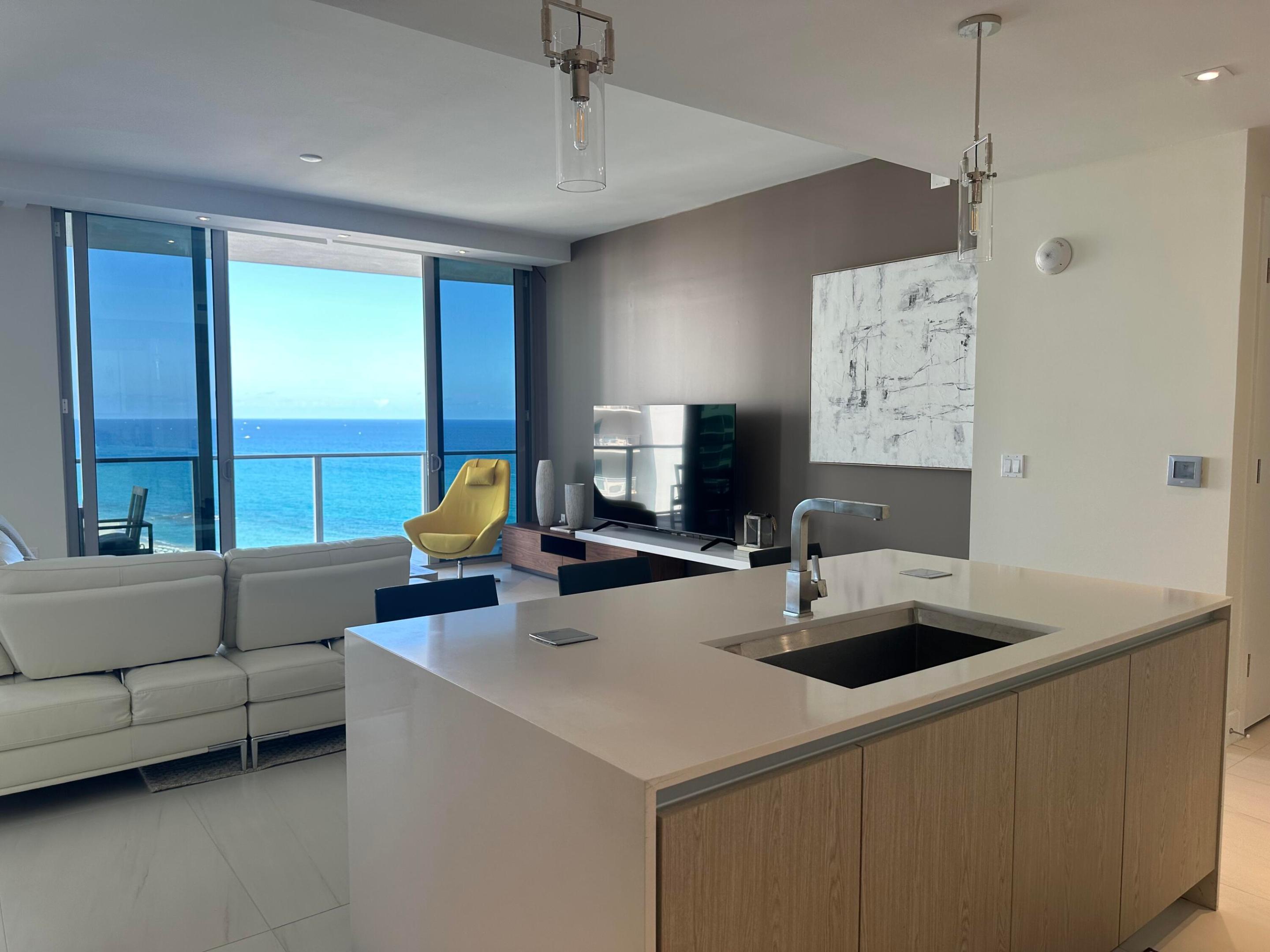 3100 N Ocean Drive # H-1701 Property Photo 9