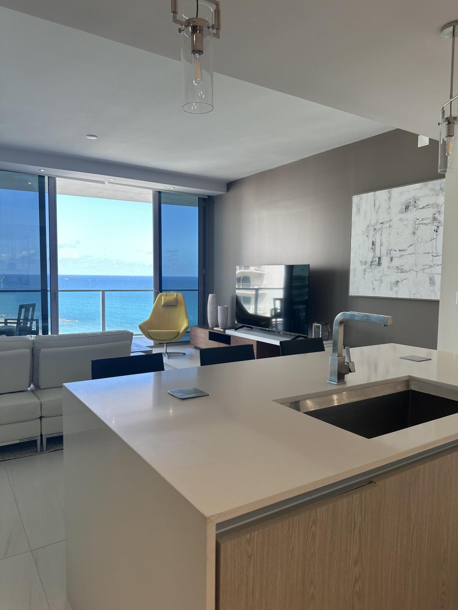 3100 N Ocean Drive # H-1701 Property Photo 15
