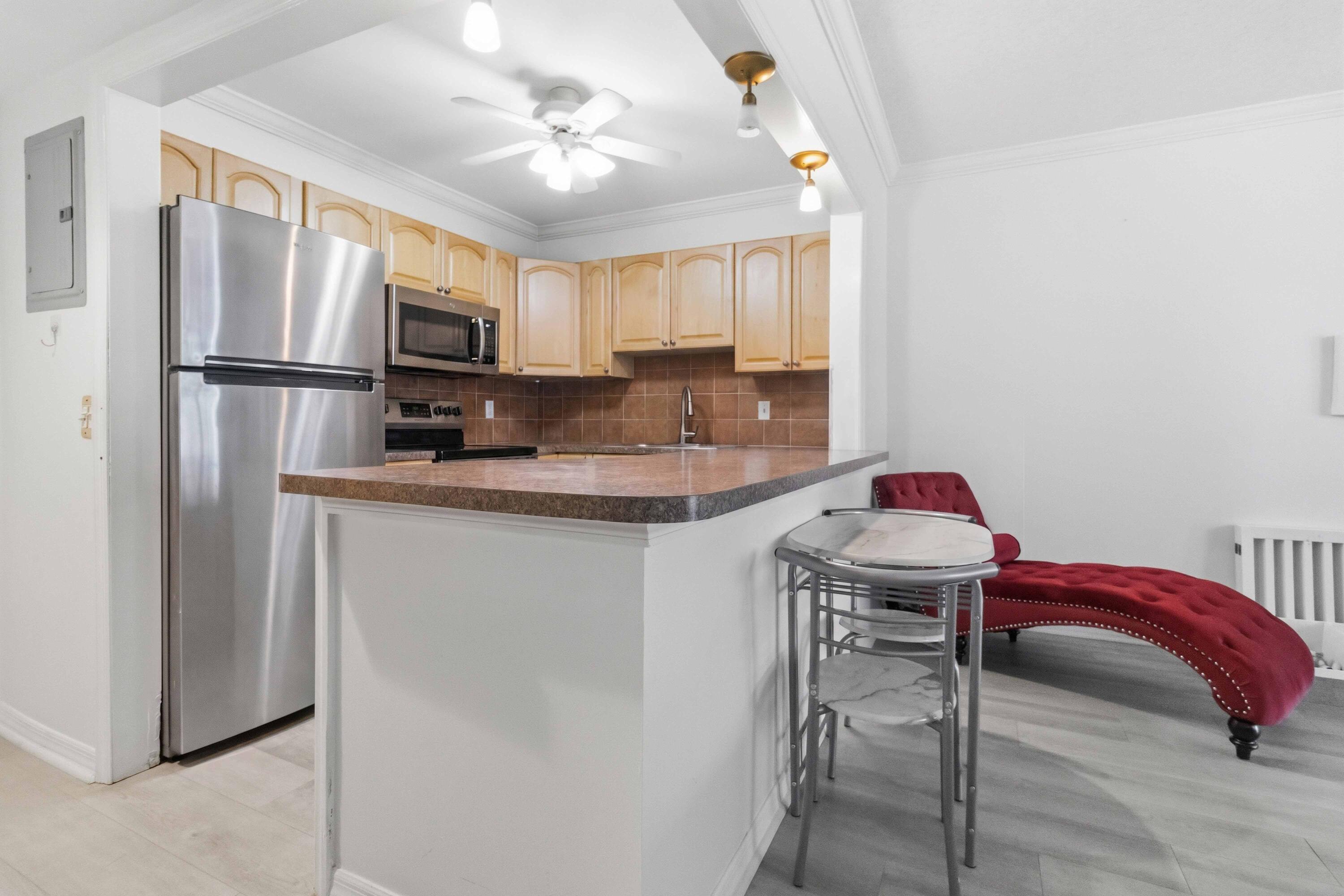 259 S Cypress Road 506 Property Photo 4