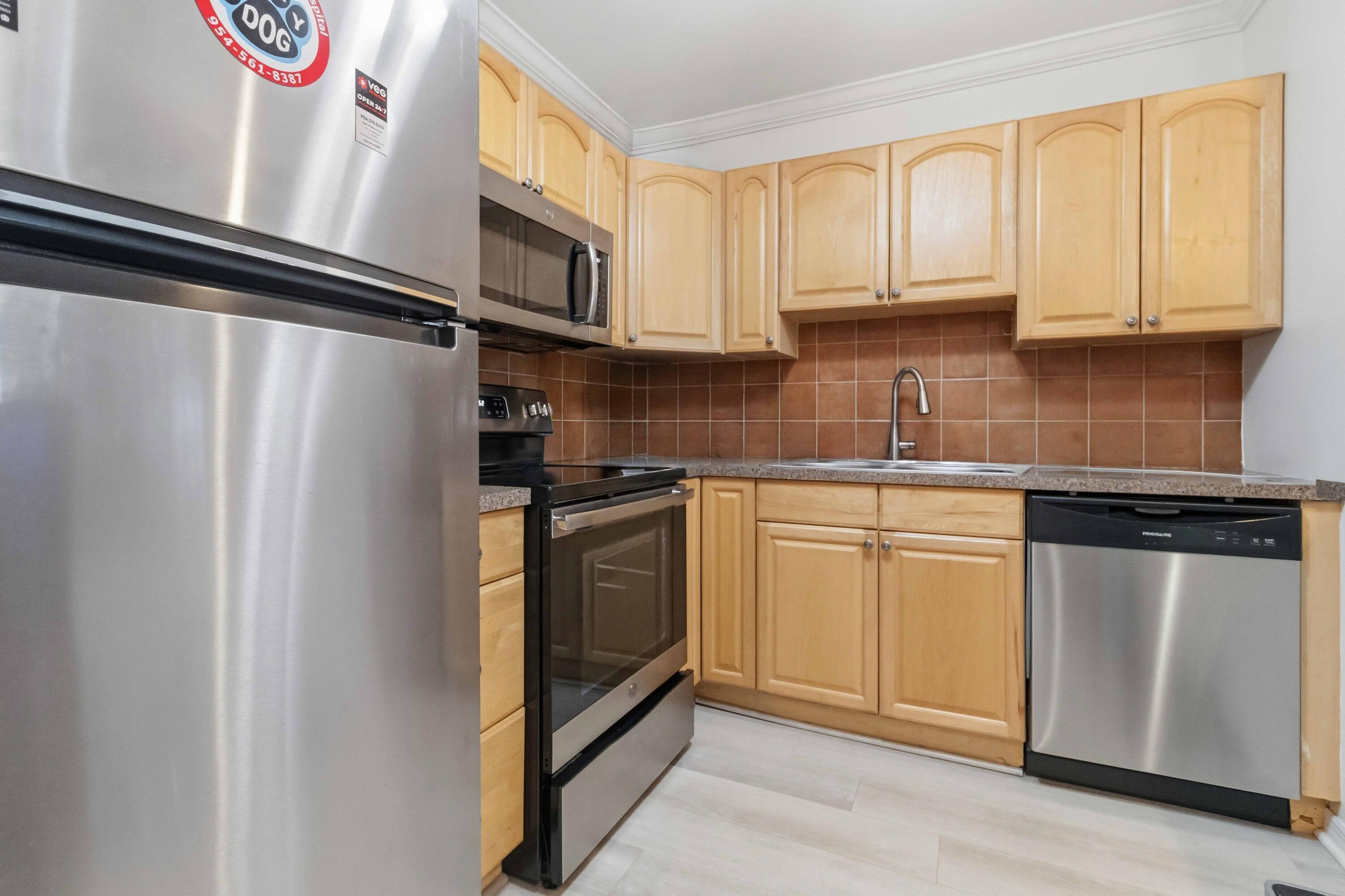 259 S Cypress Road 506 Property Photo 12