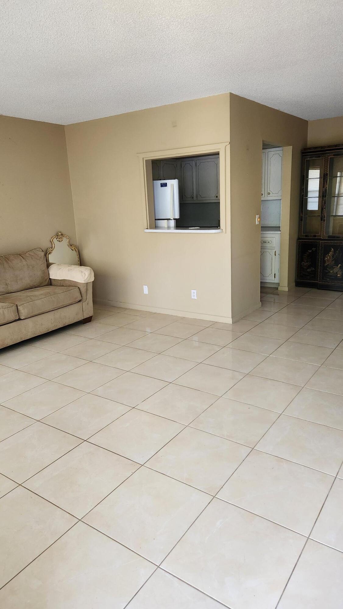 102 Andover D Property Photo 3