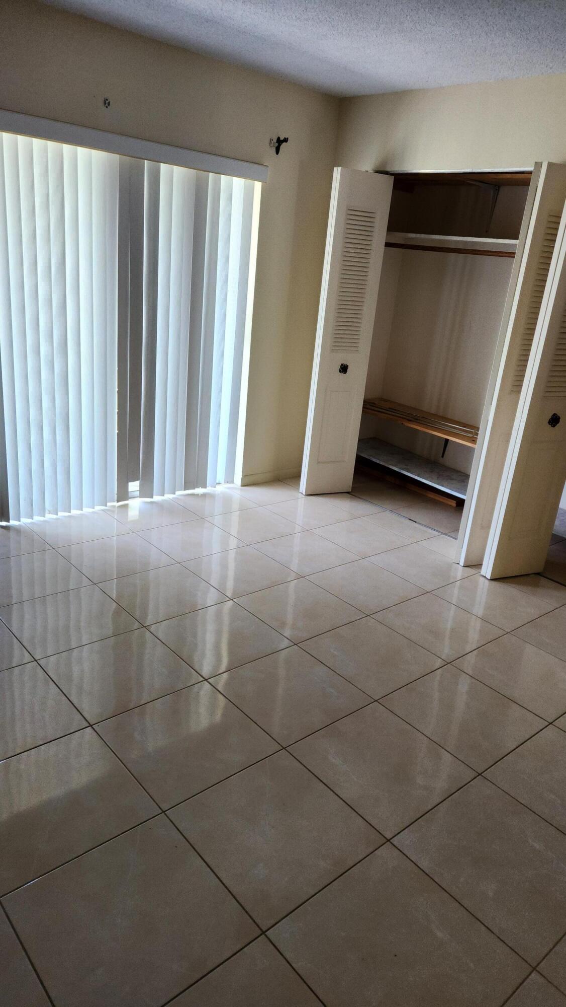 102 Andover D Property Photo 4