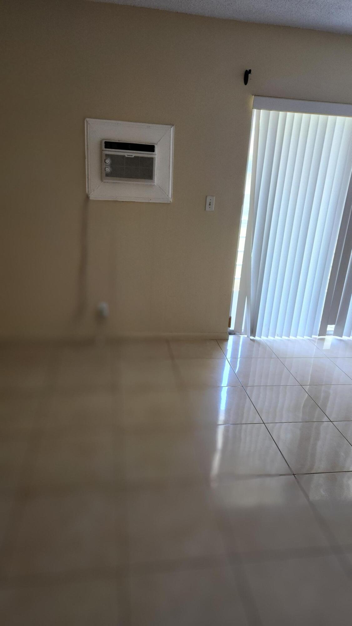 102 Andover D Property Photo 9