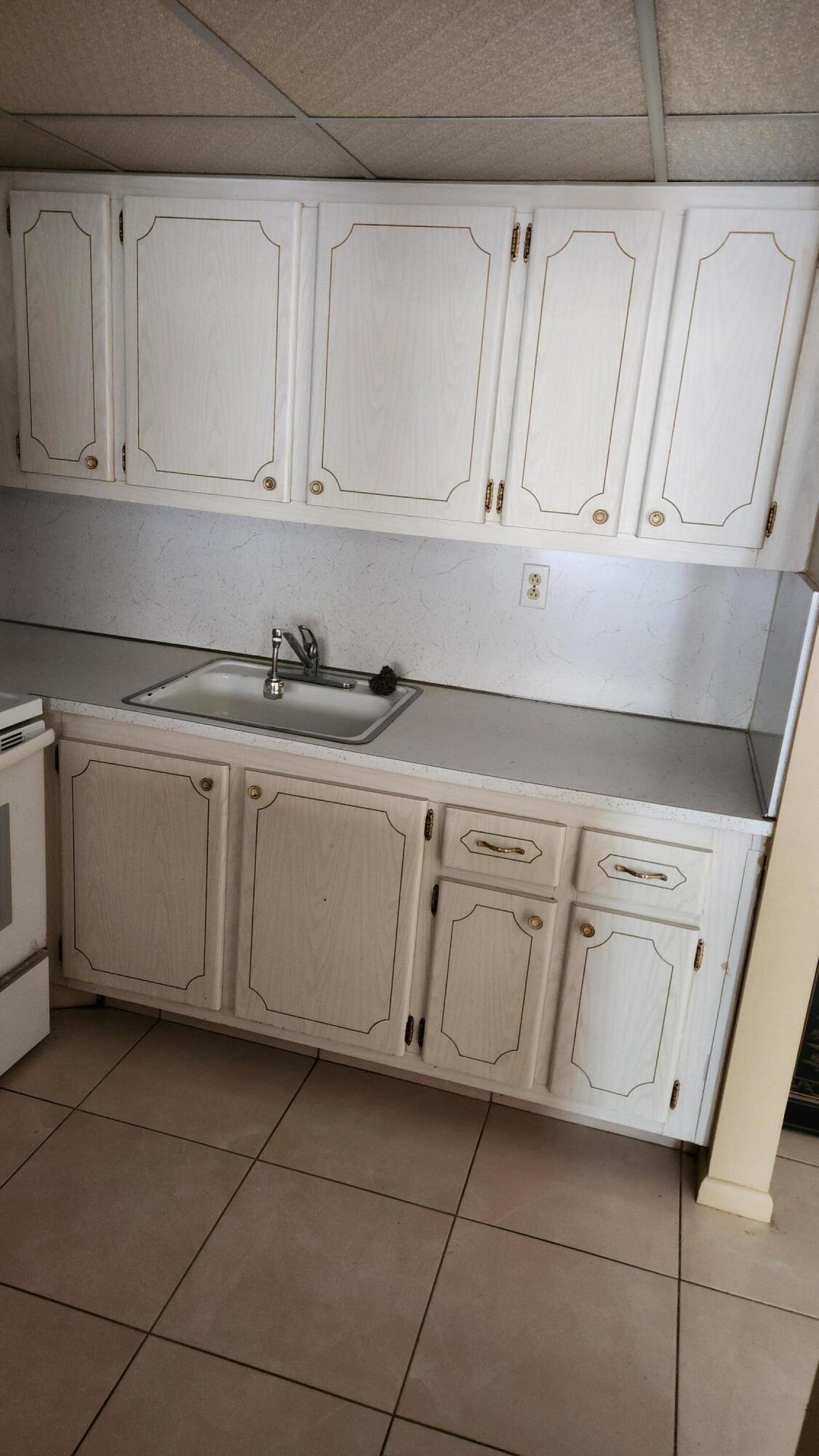 102 Andover D Property Photo 10