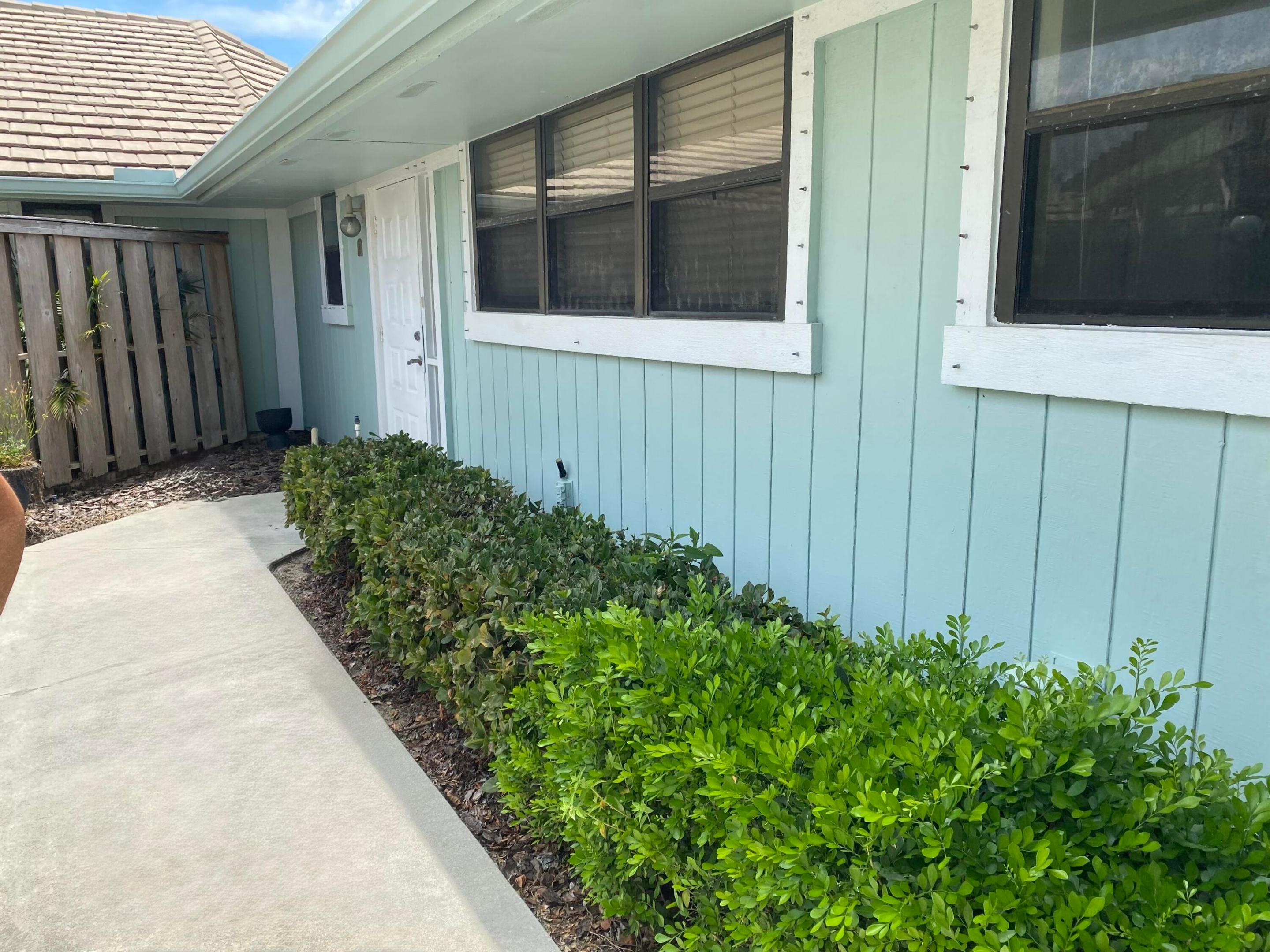 1127 E Seminole Avenue 13d Property Photo 2