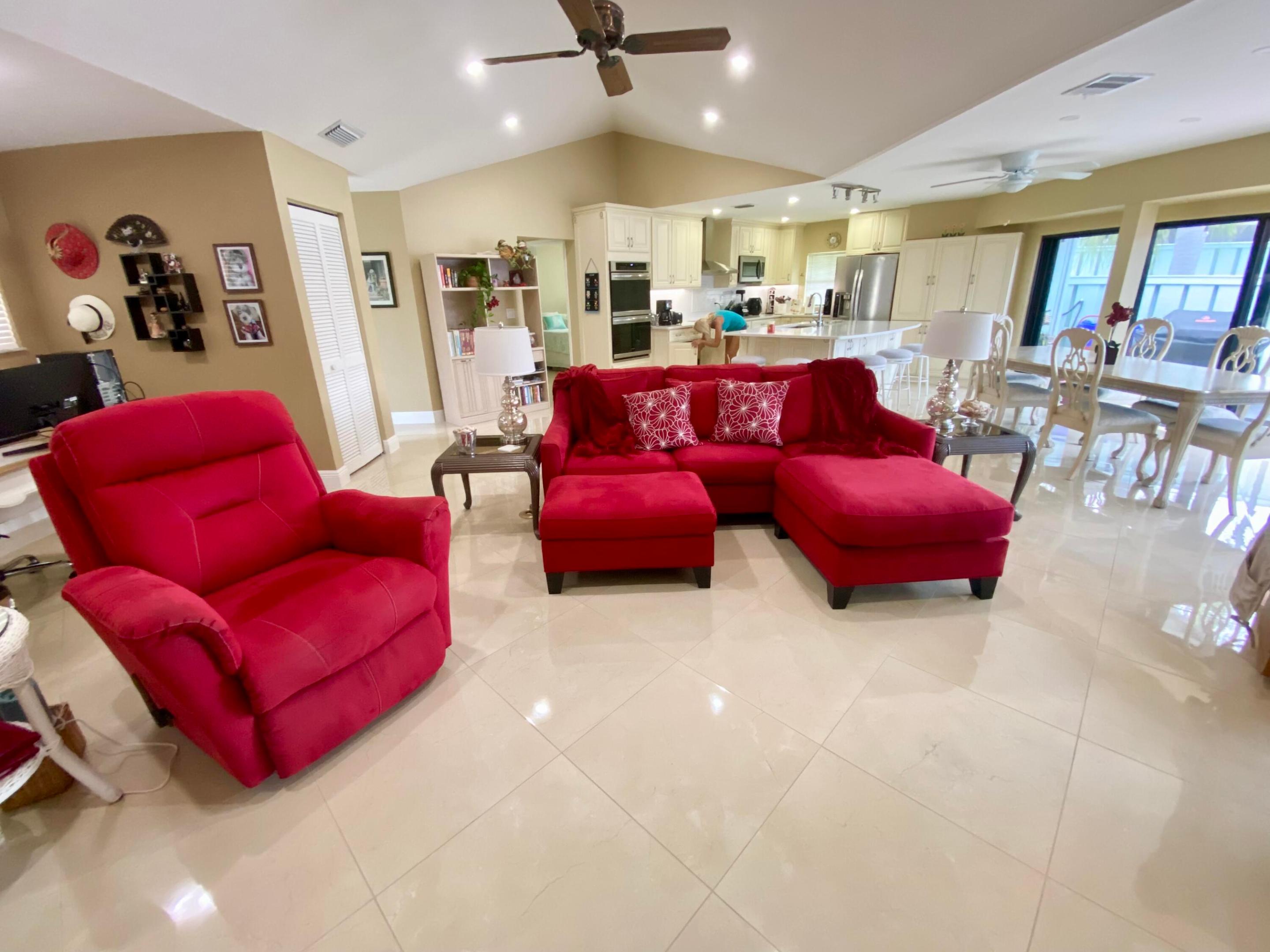 1127 E Seminole Avenue 13d Property Photo 5