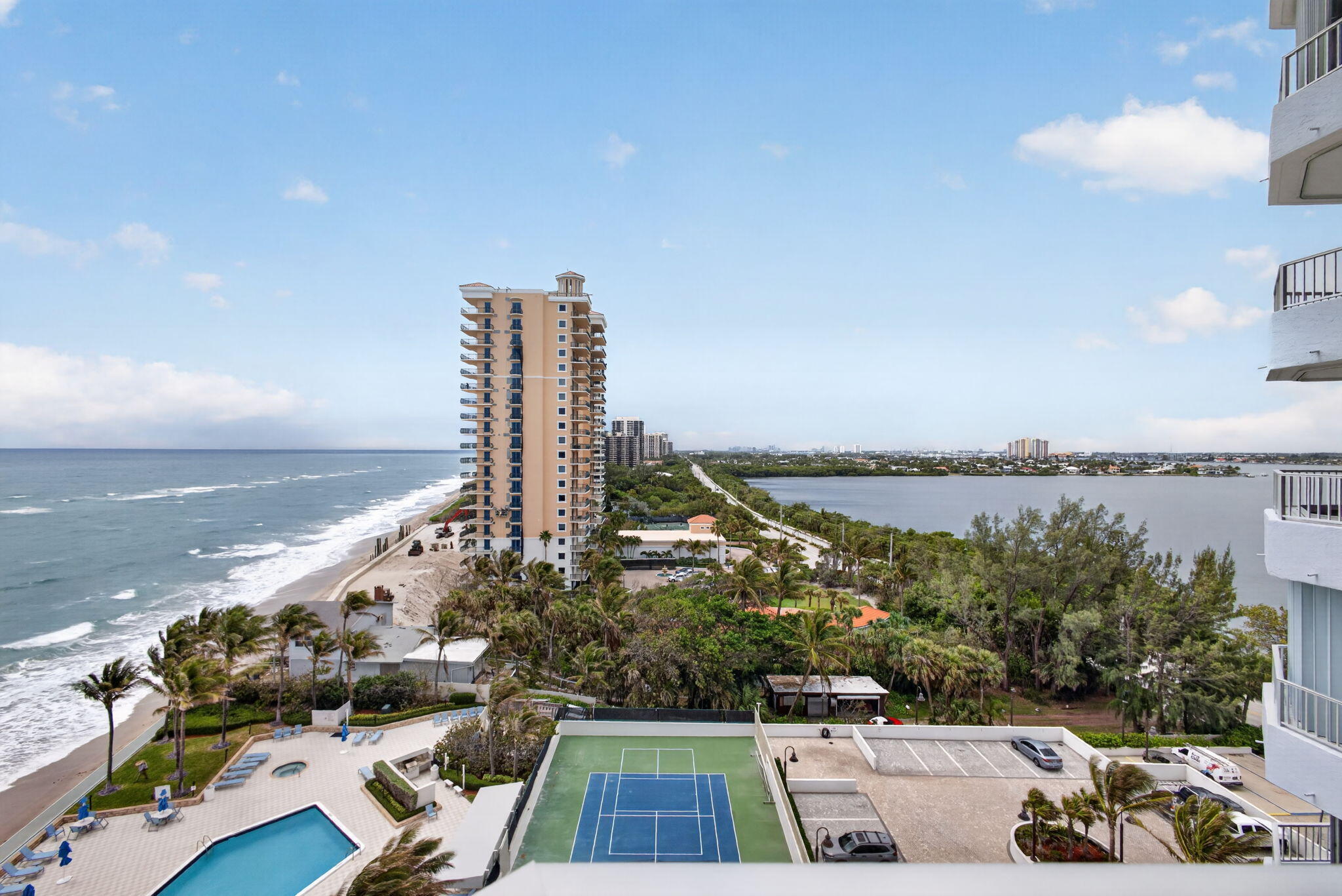5200 N Ocean Drive 1004 Property Photo 3