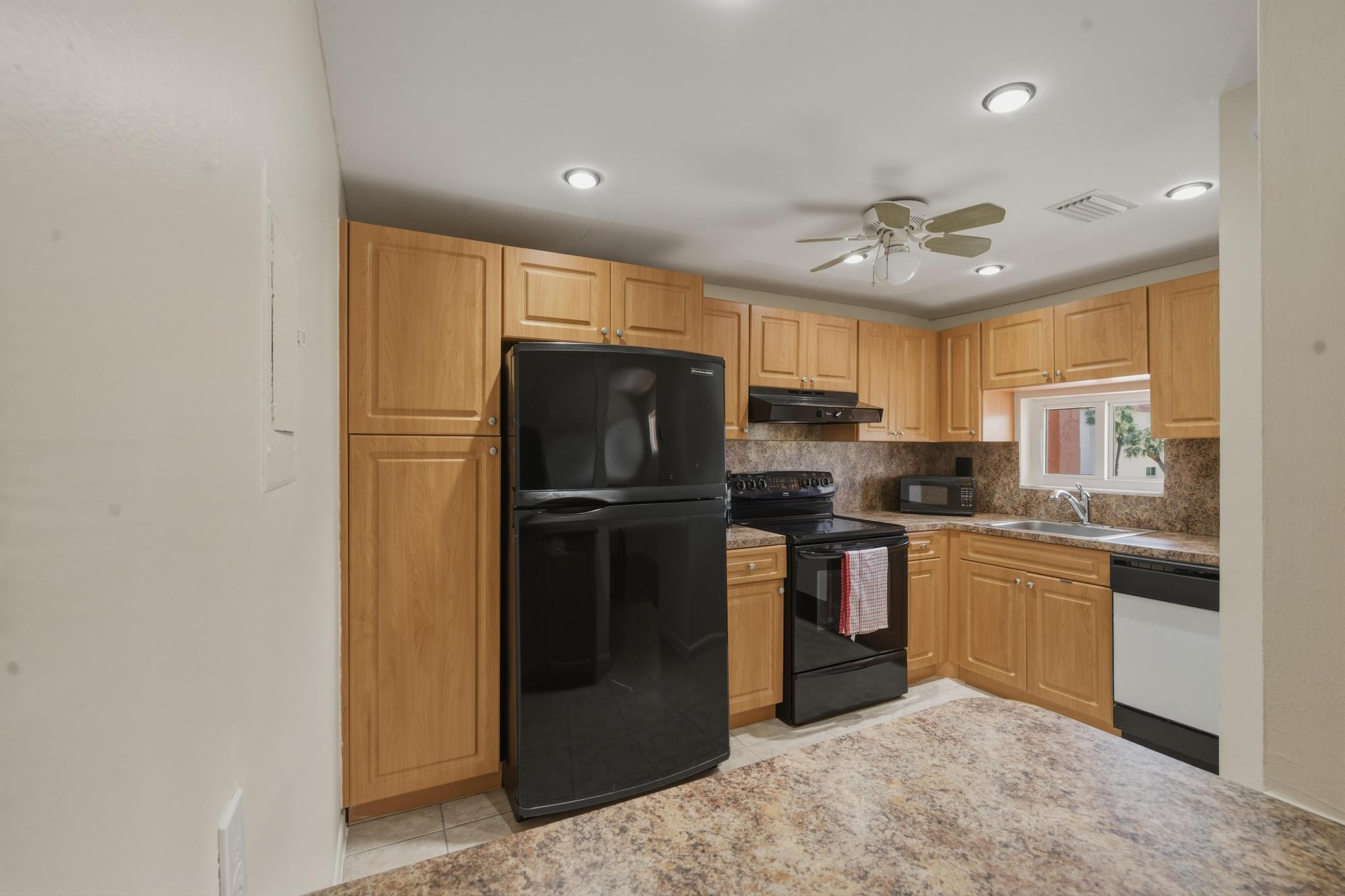9720 S Hollybrook Lake Drive 205 Property Photo 2