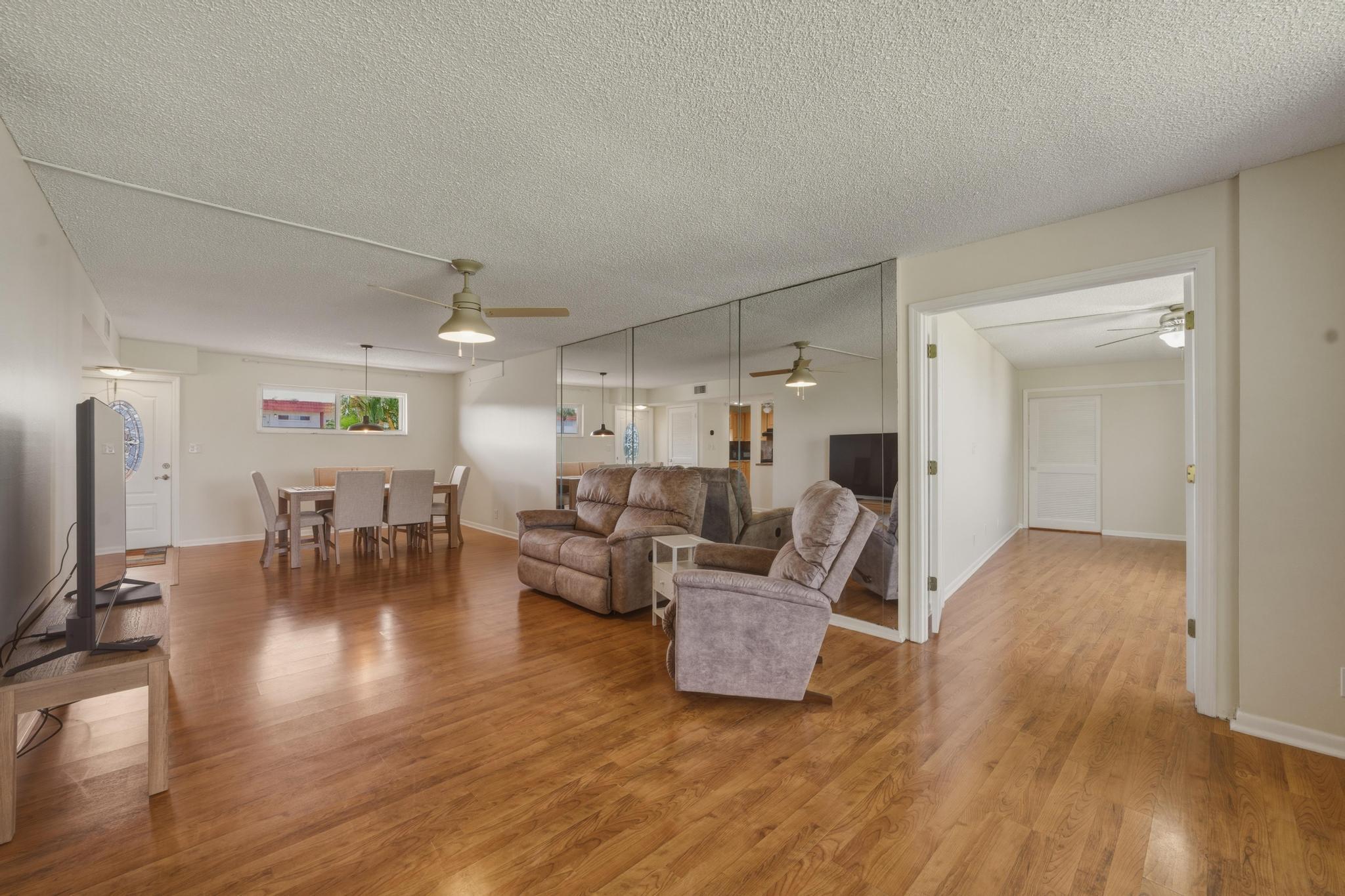 9720 S Hollybrook Lake Drive 205 Property Photo 10