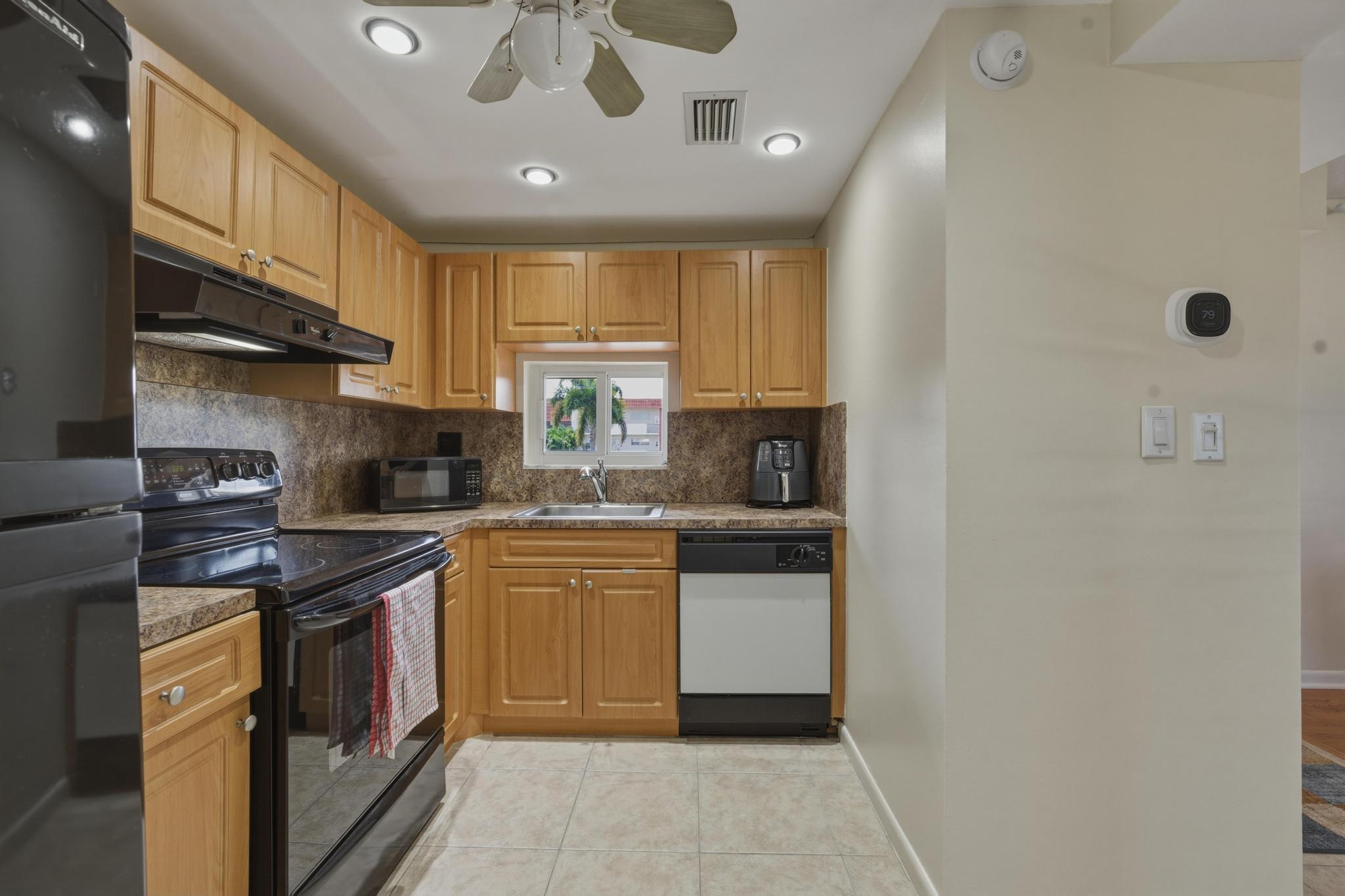9720 S Hollybrook Lake Drive 205 Property Photo 12