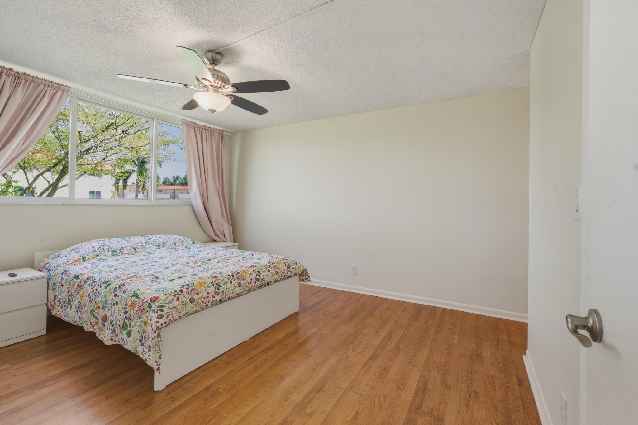 9720 S Hollybrook Lake Drive 205 Property Photo 16
