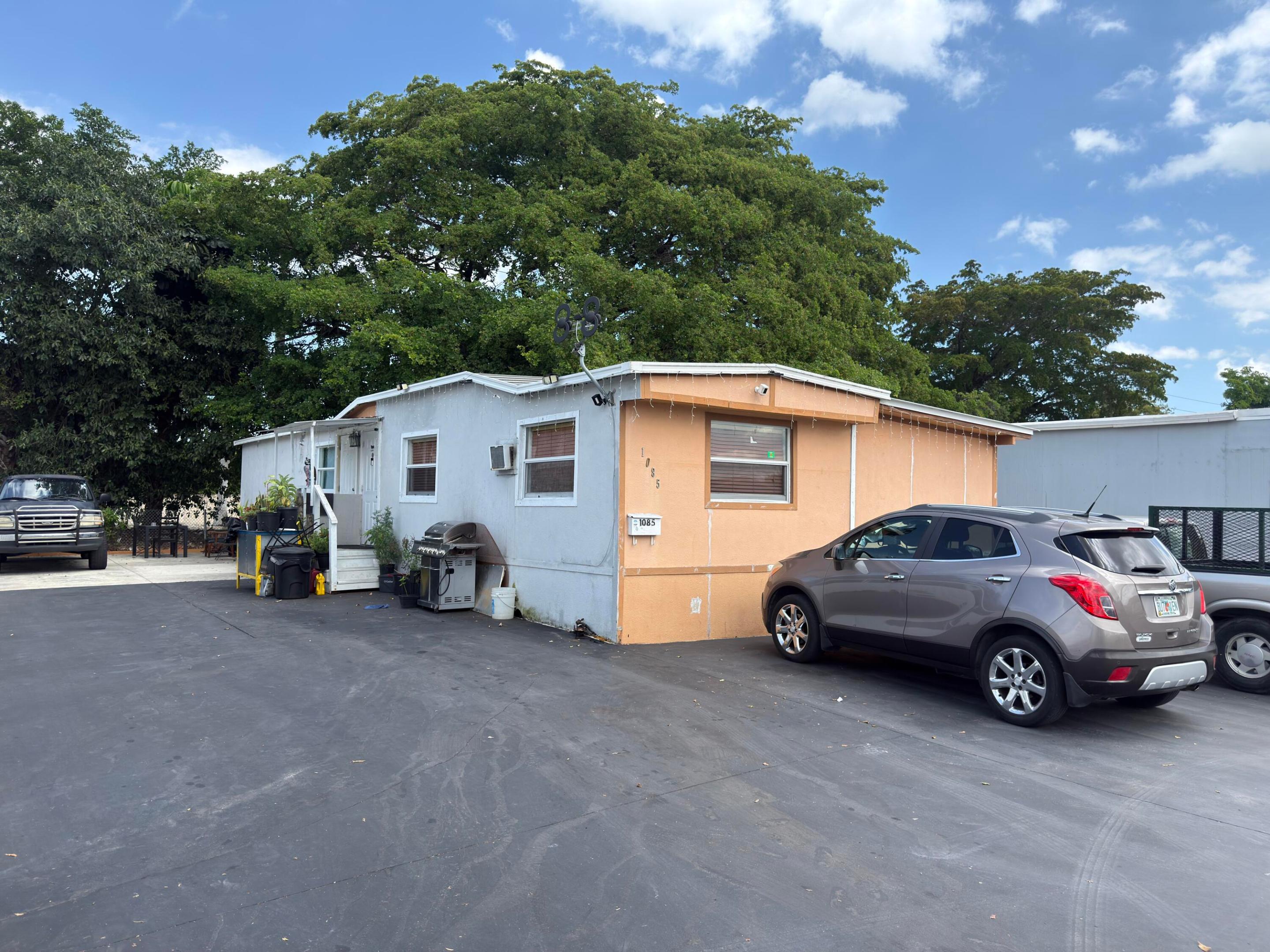 1085 Sw 127th Court Property Photo 1