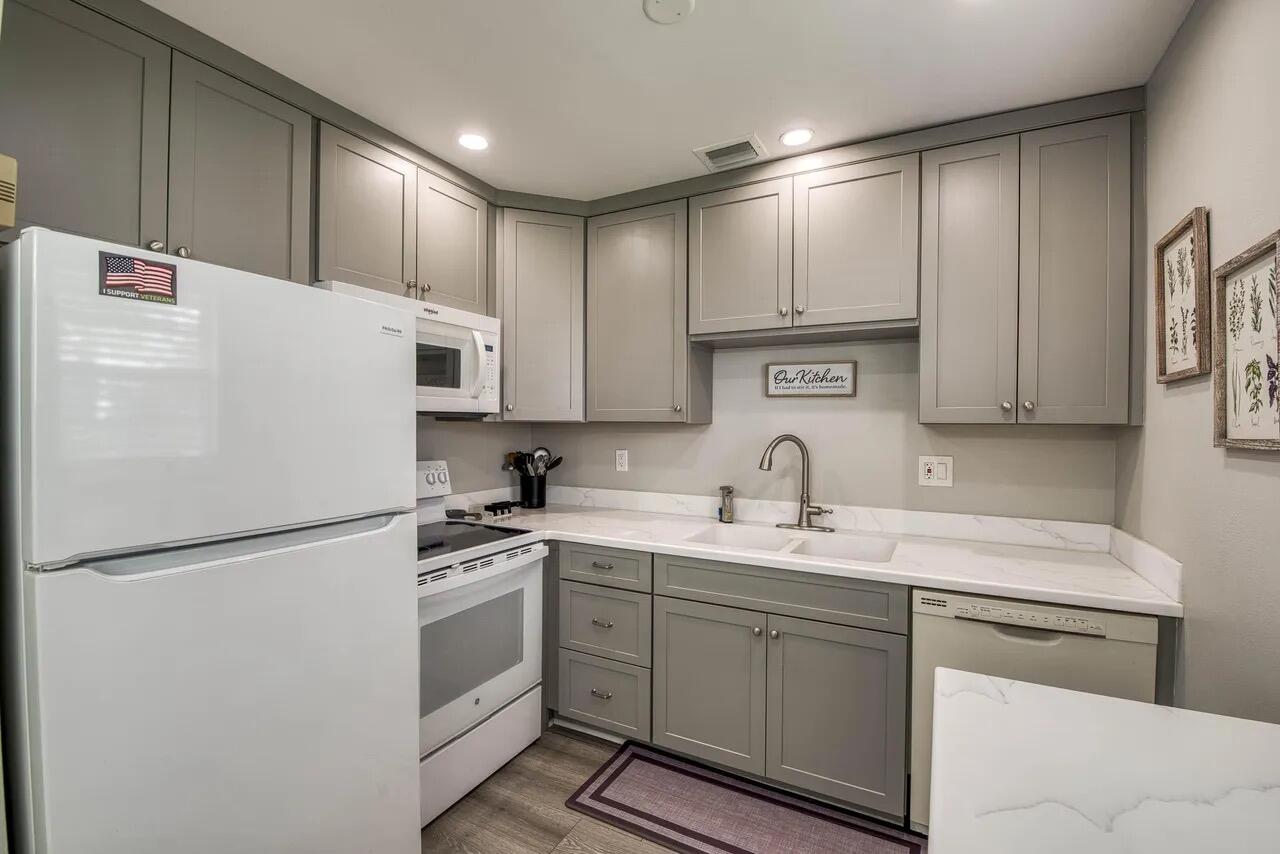 2929 Se Ocean Boulevard 114-6 Property Photo 5