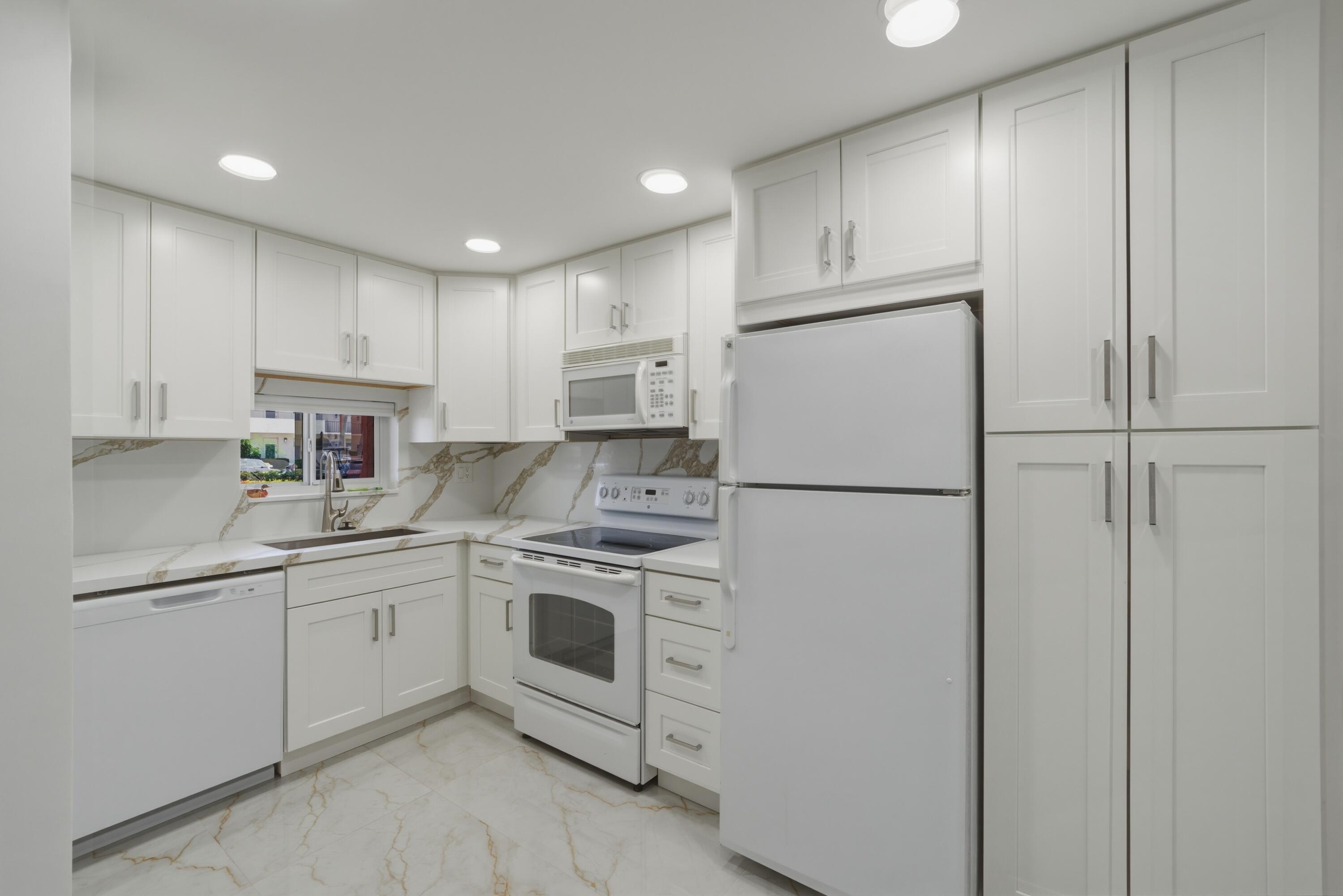 371 S Hollybrook Drive 106 Property Photo 1