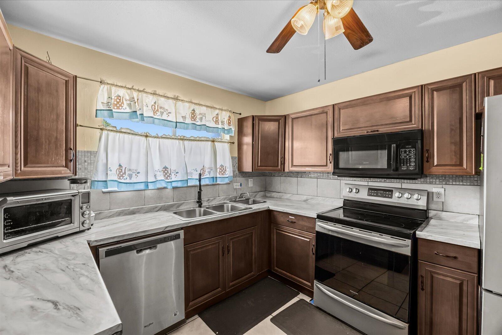 2073 Se Rainier Road Property Photo 10