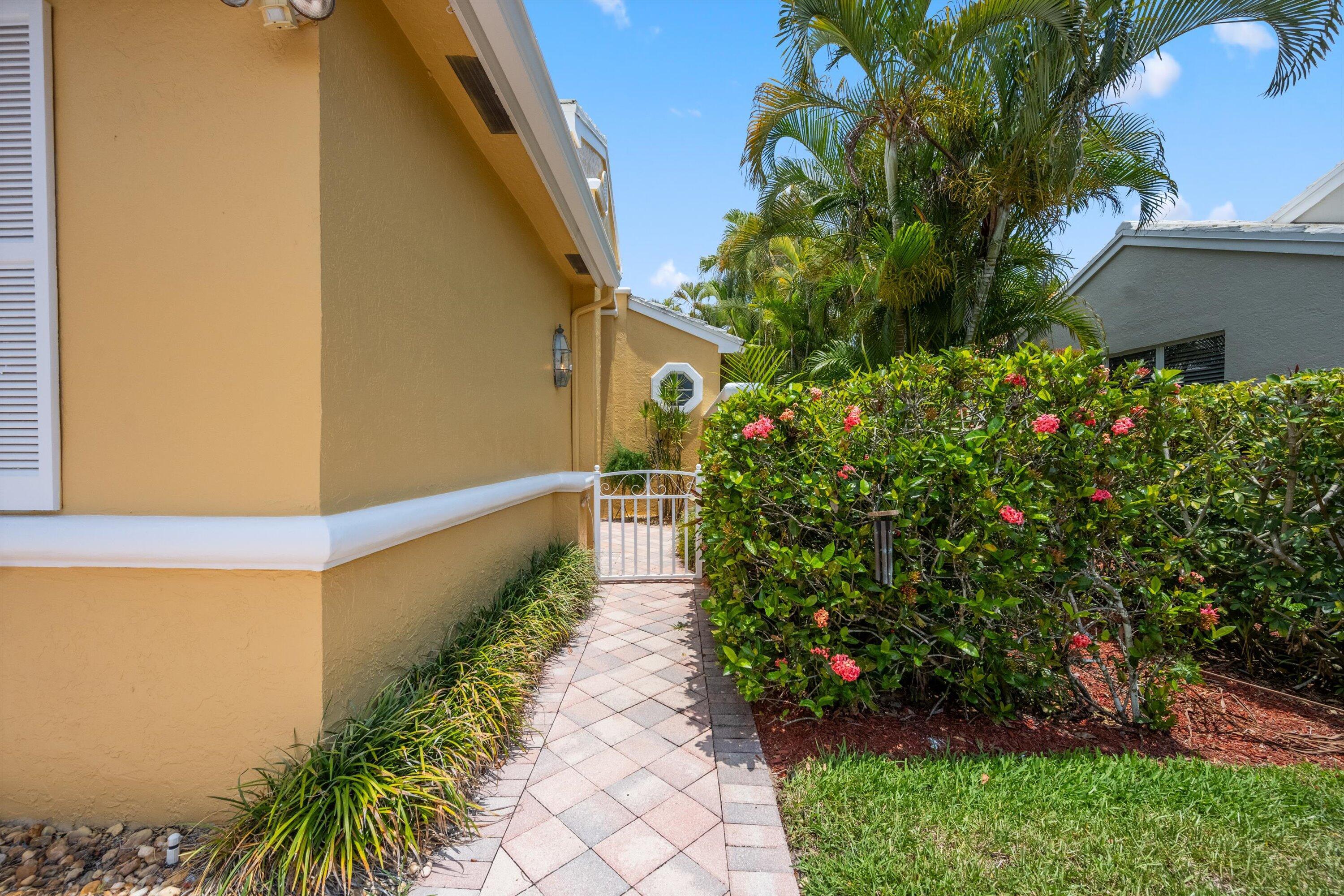 4362 Kensington Park Way Property Photo 3