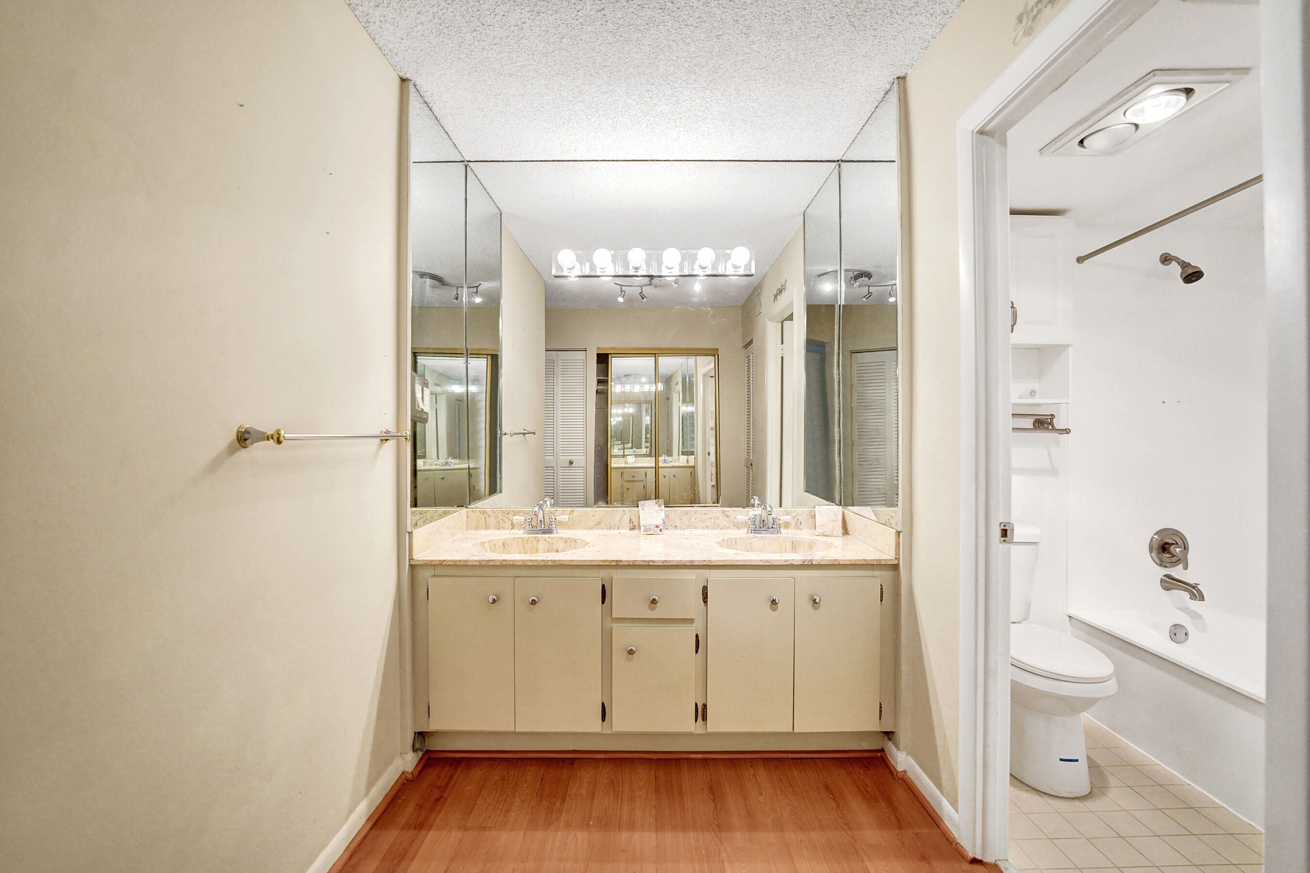 2802 N 46th Avenue B620 Property Photo 40