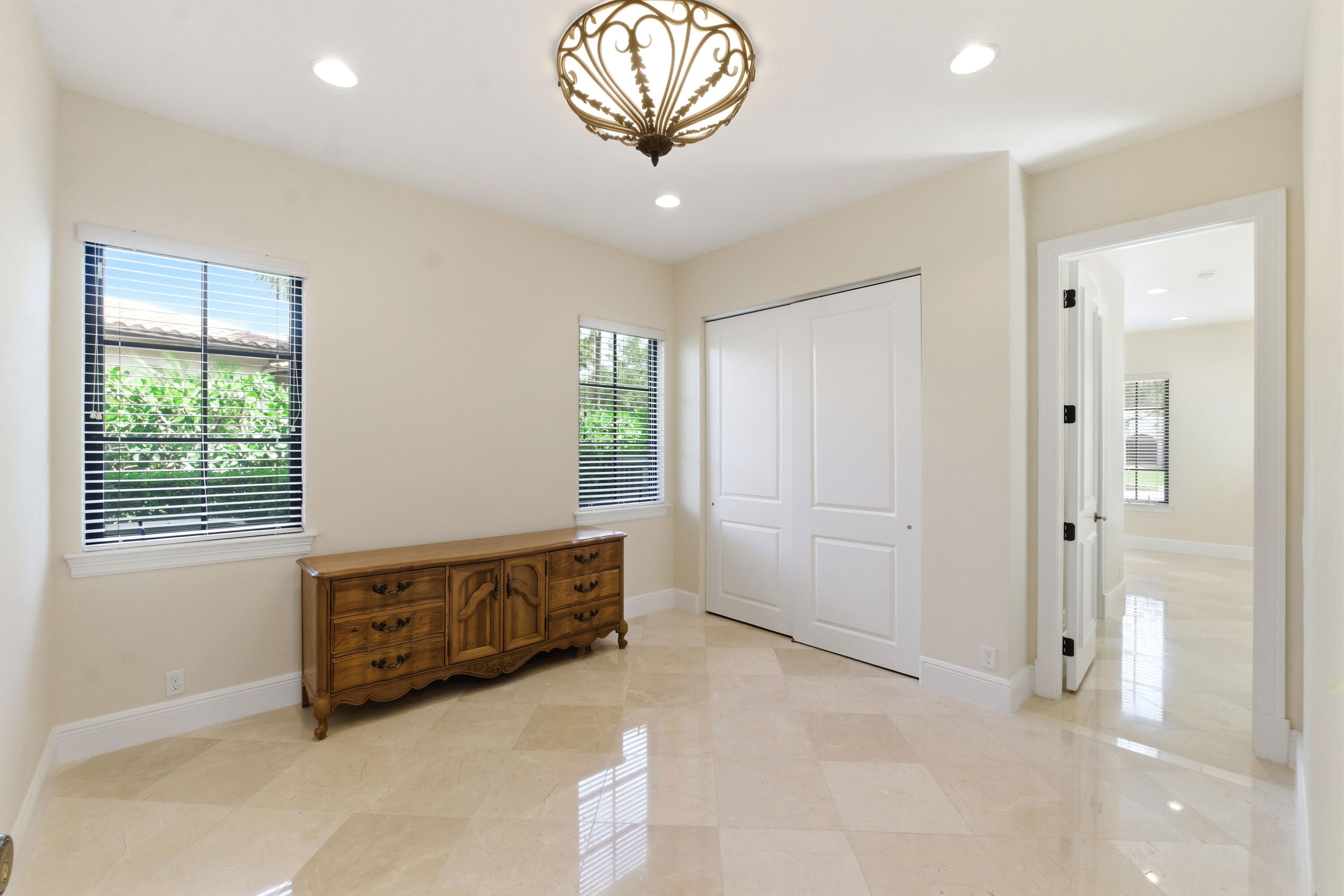 8289 Emerald Avenue Property Photo 13