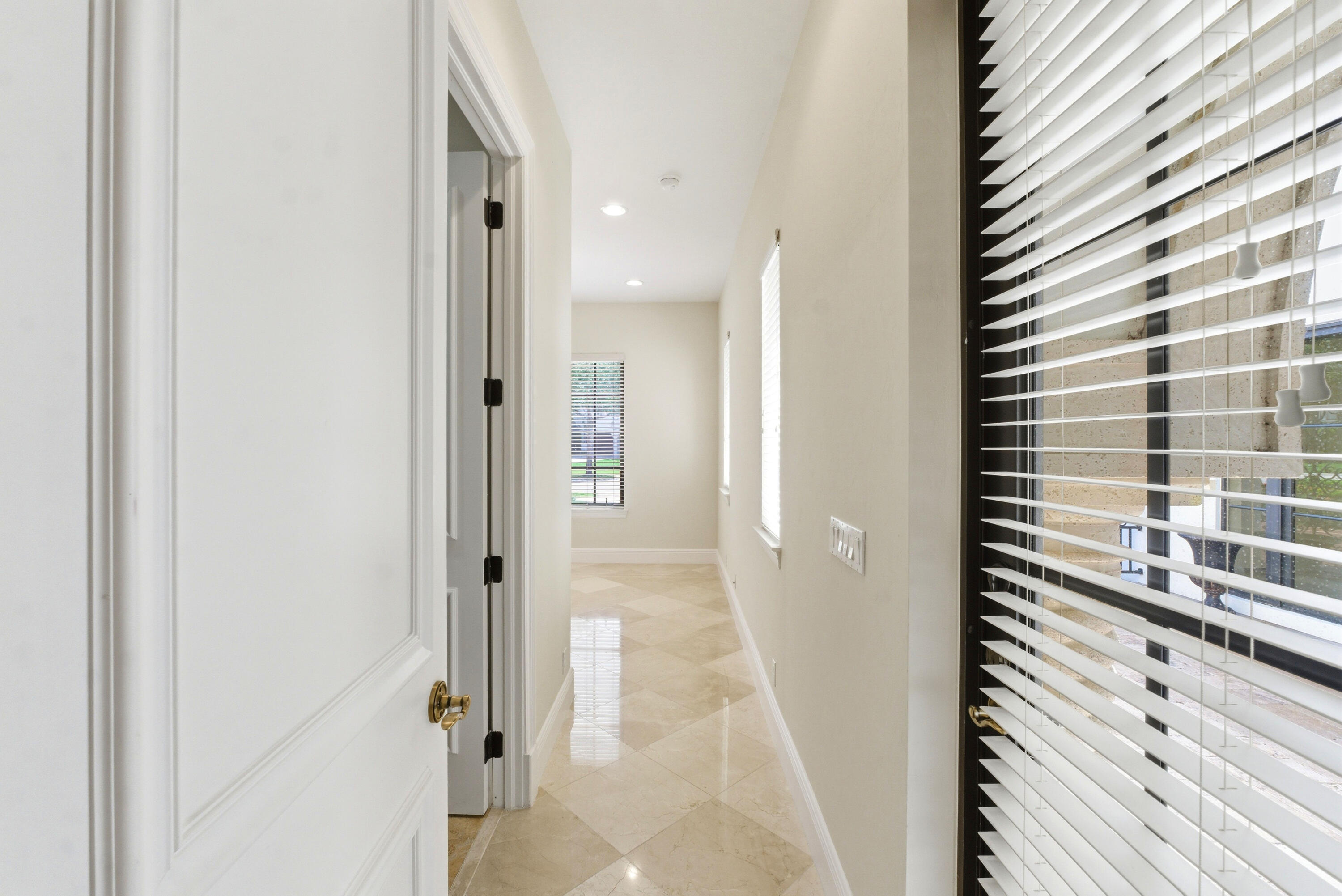 8289 Emerald Avenue Property Photo 14