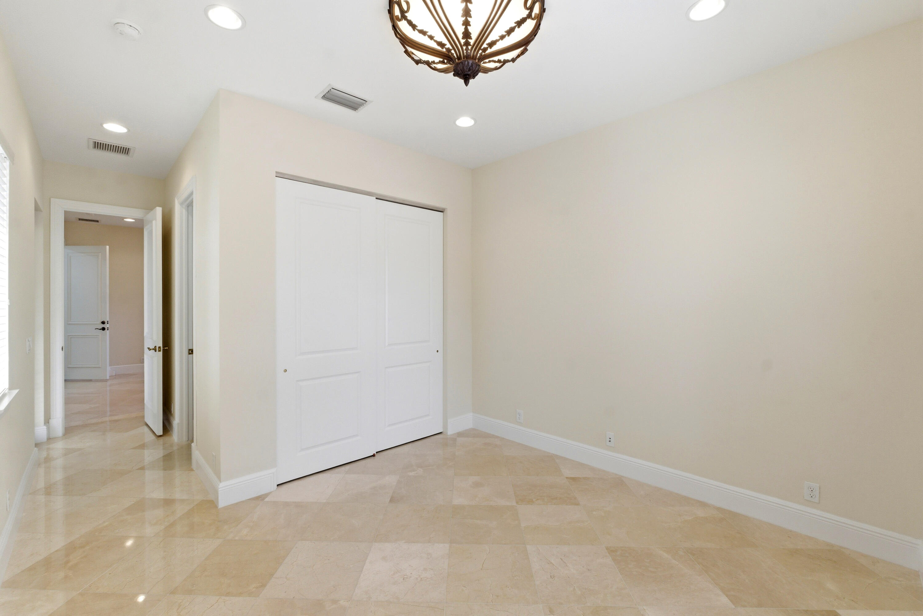 8289 Emerald Avenue Property Photo 16