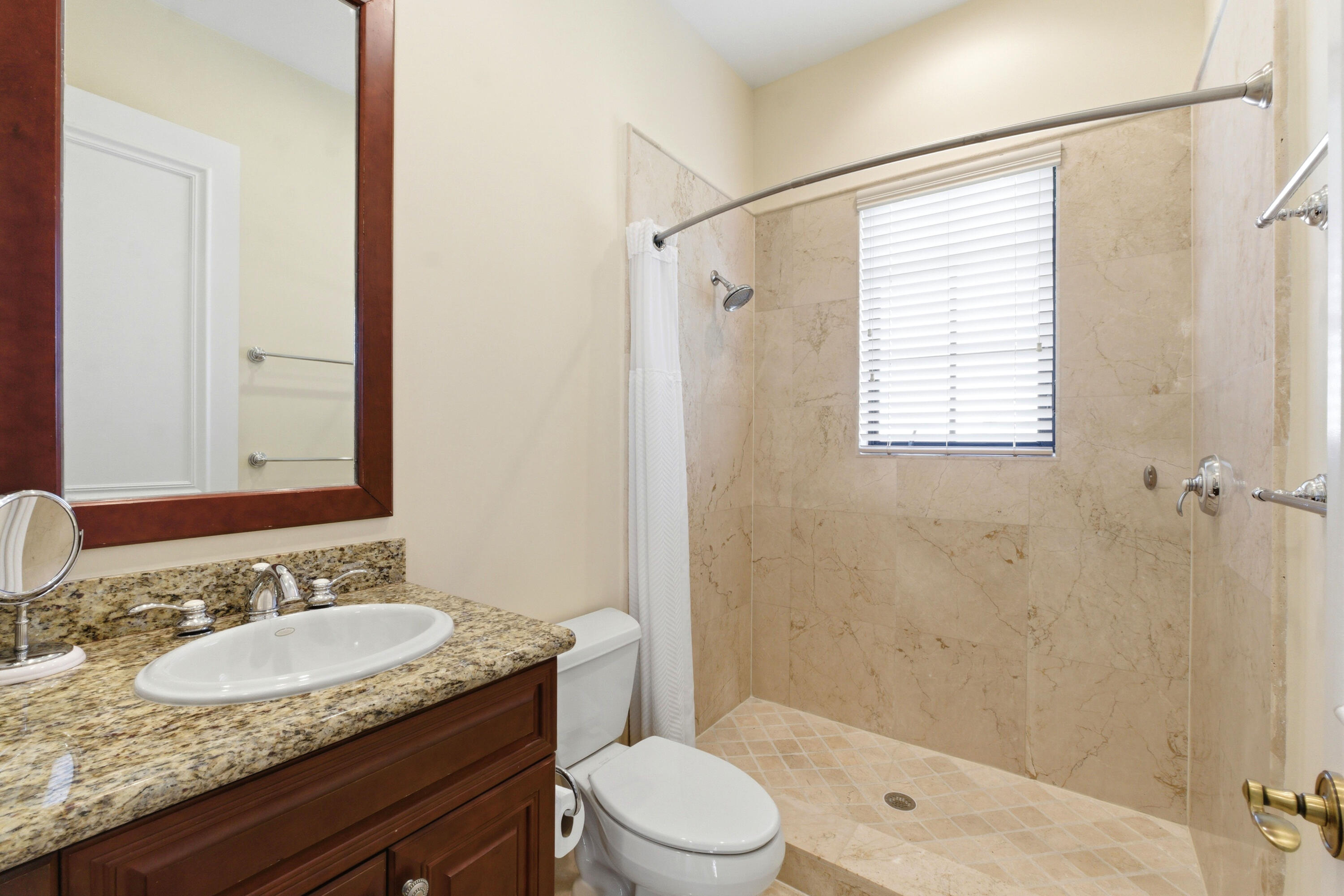 8289 Emerald Avenue Property Photo 24