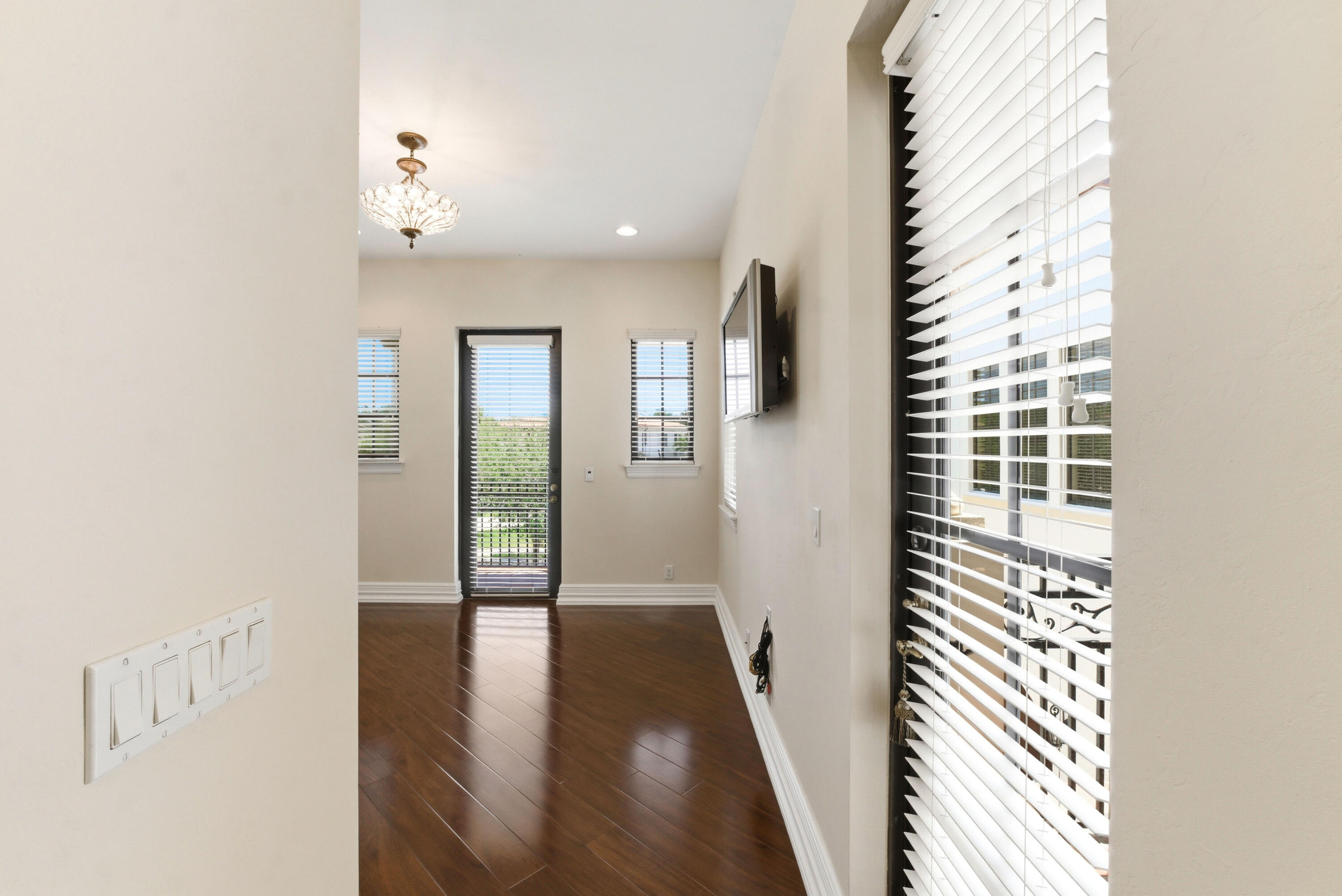 8289 Emerald Avenue Property Photo 25