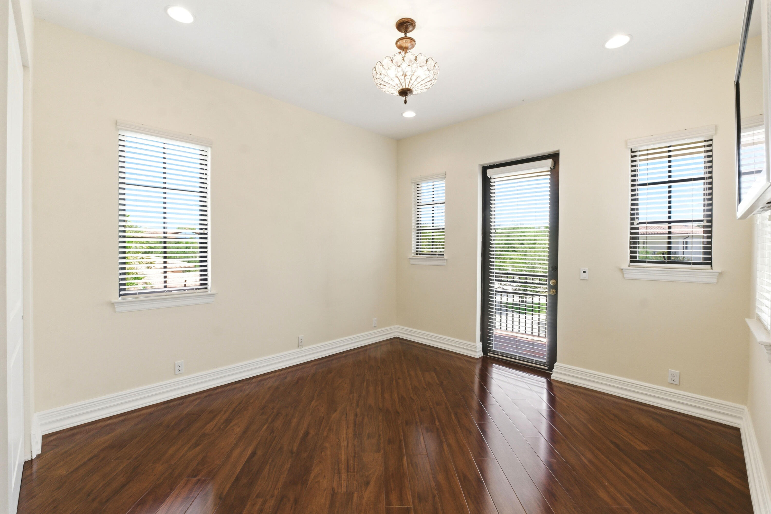 8289 Emerald Avenue Property Photo 27