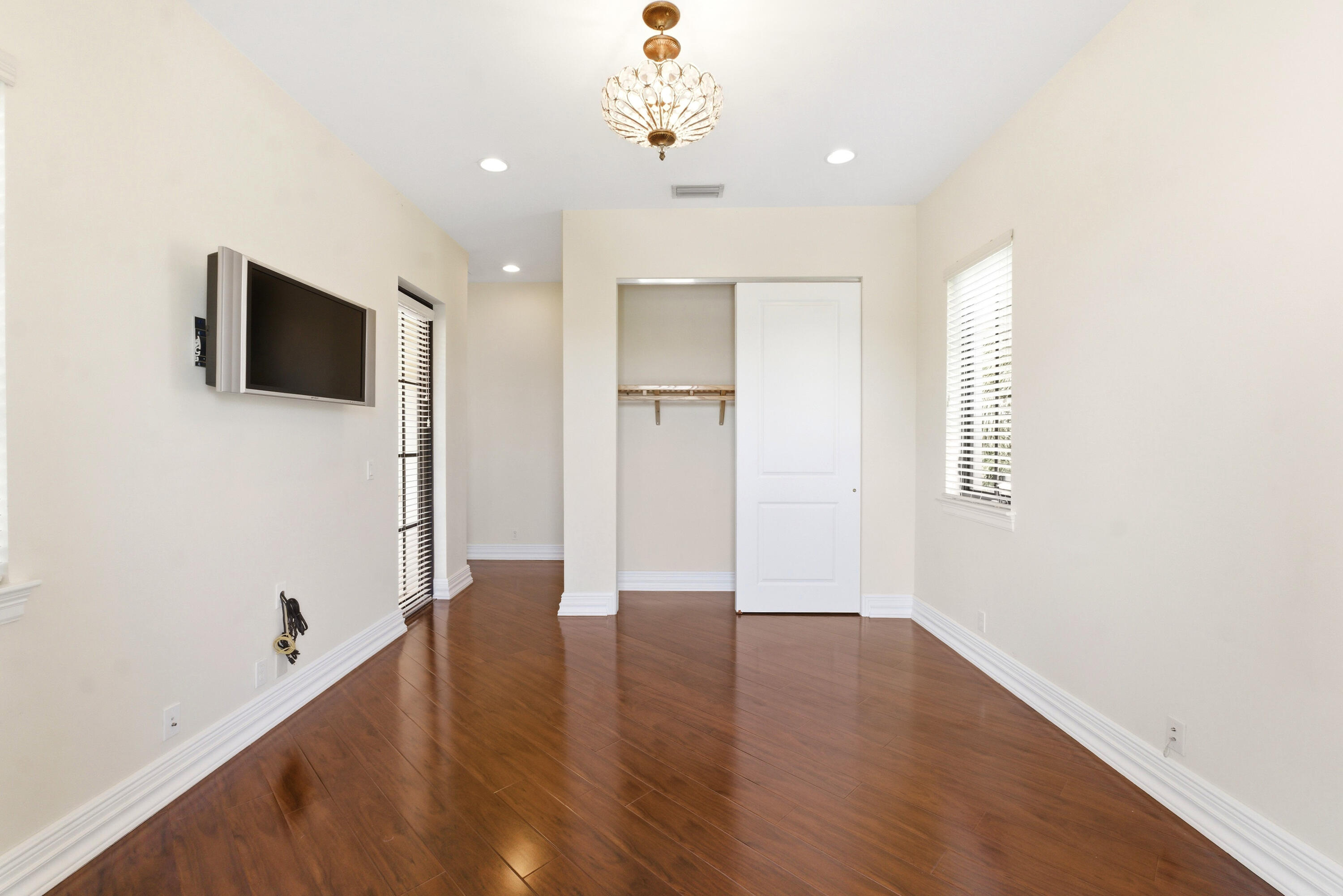 8289 Emerald Avenue Property Photo 28