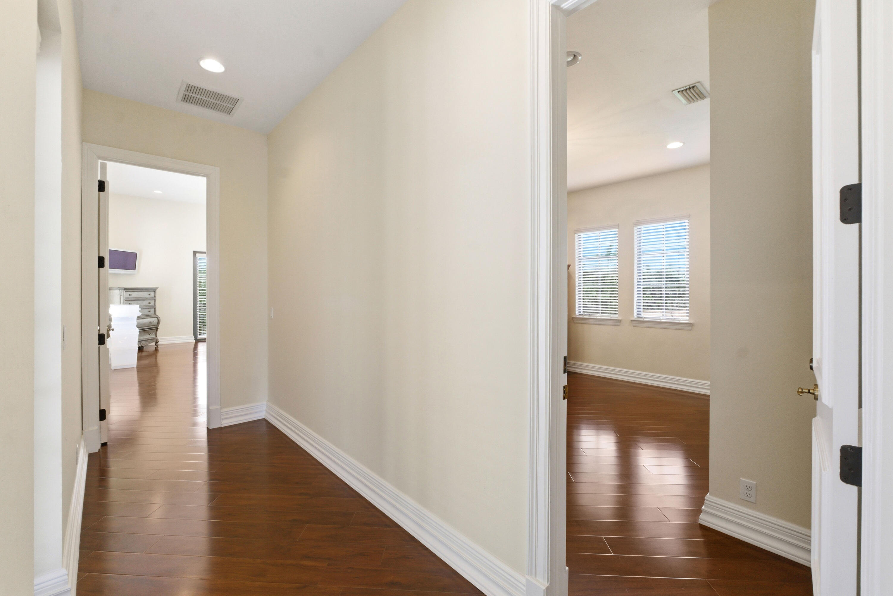 8289 Emerald Avenue Property Photo 30