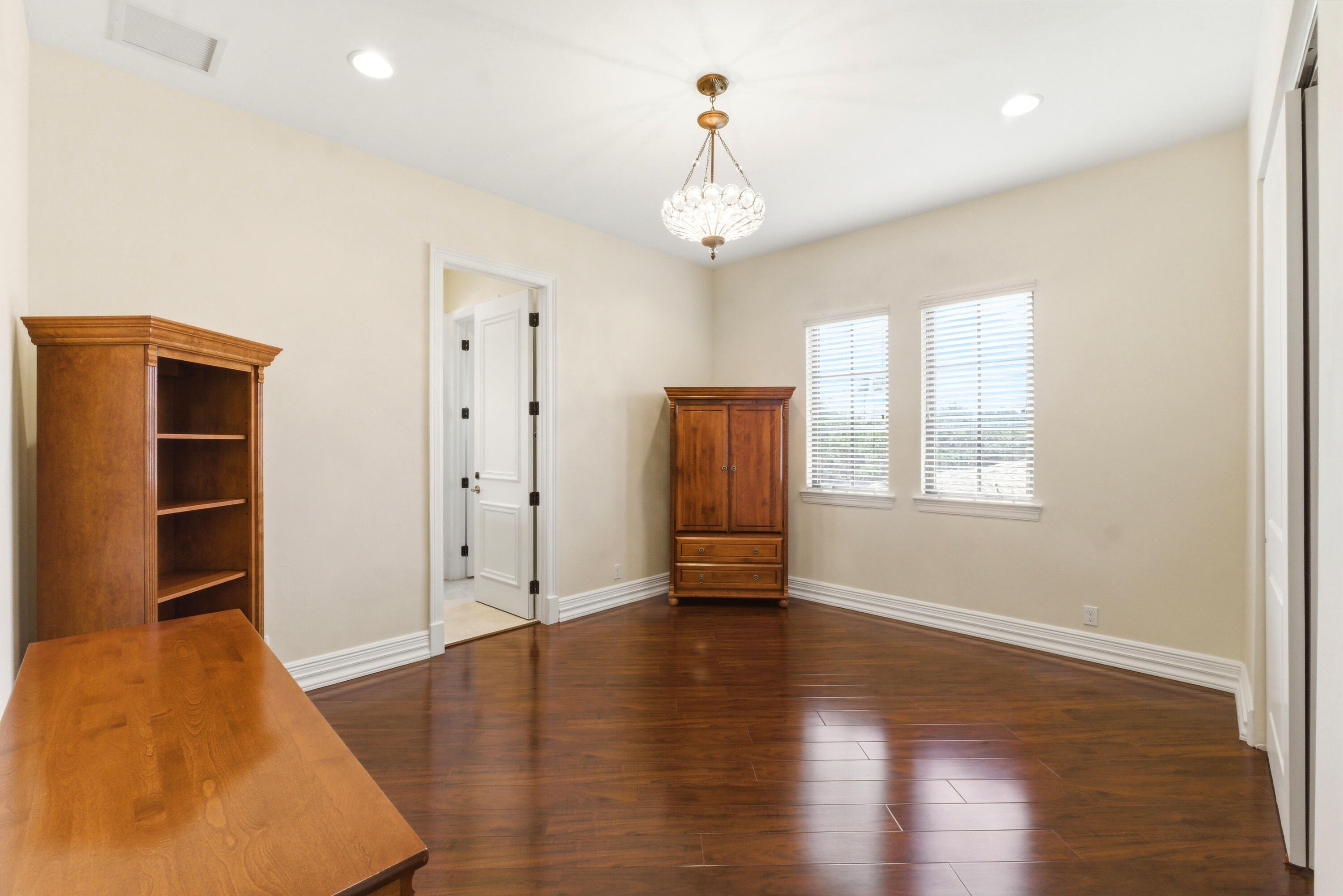 8289 Emerald Avenue Property Photo 31