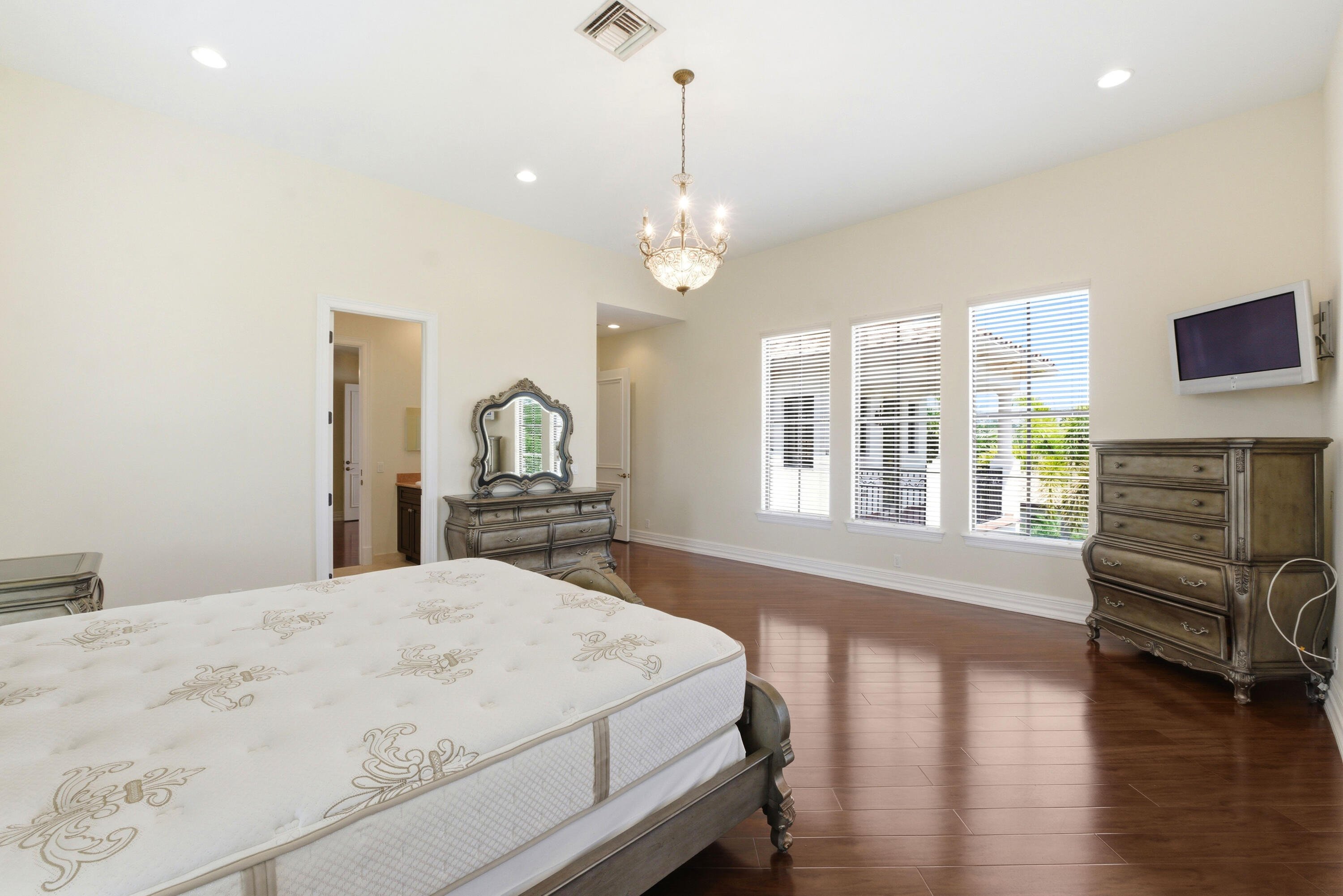 8289 Emerald Avenue Property Photo 35