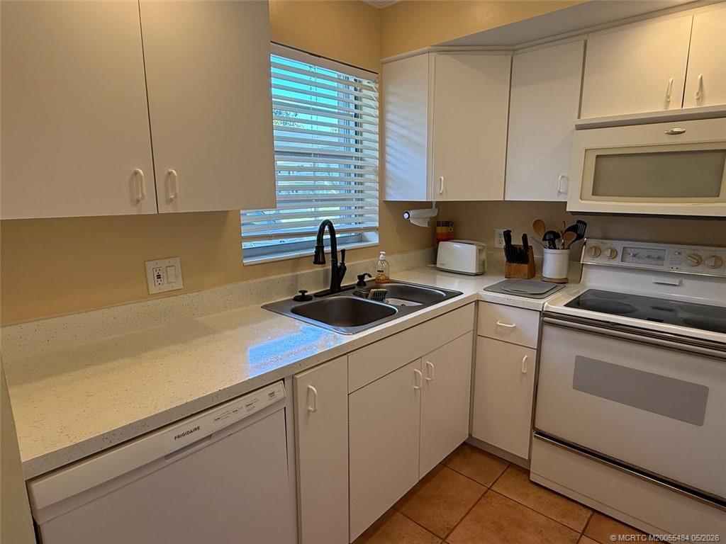 2950 Se Ocean Boulevard 10-2 Property Photo 5