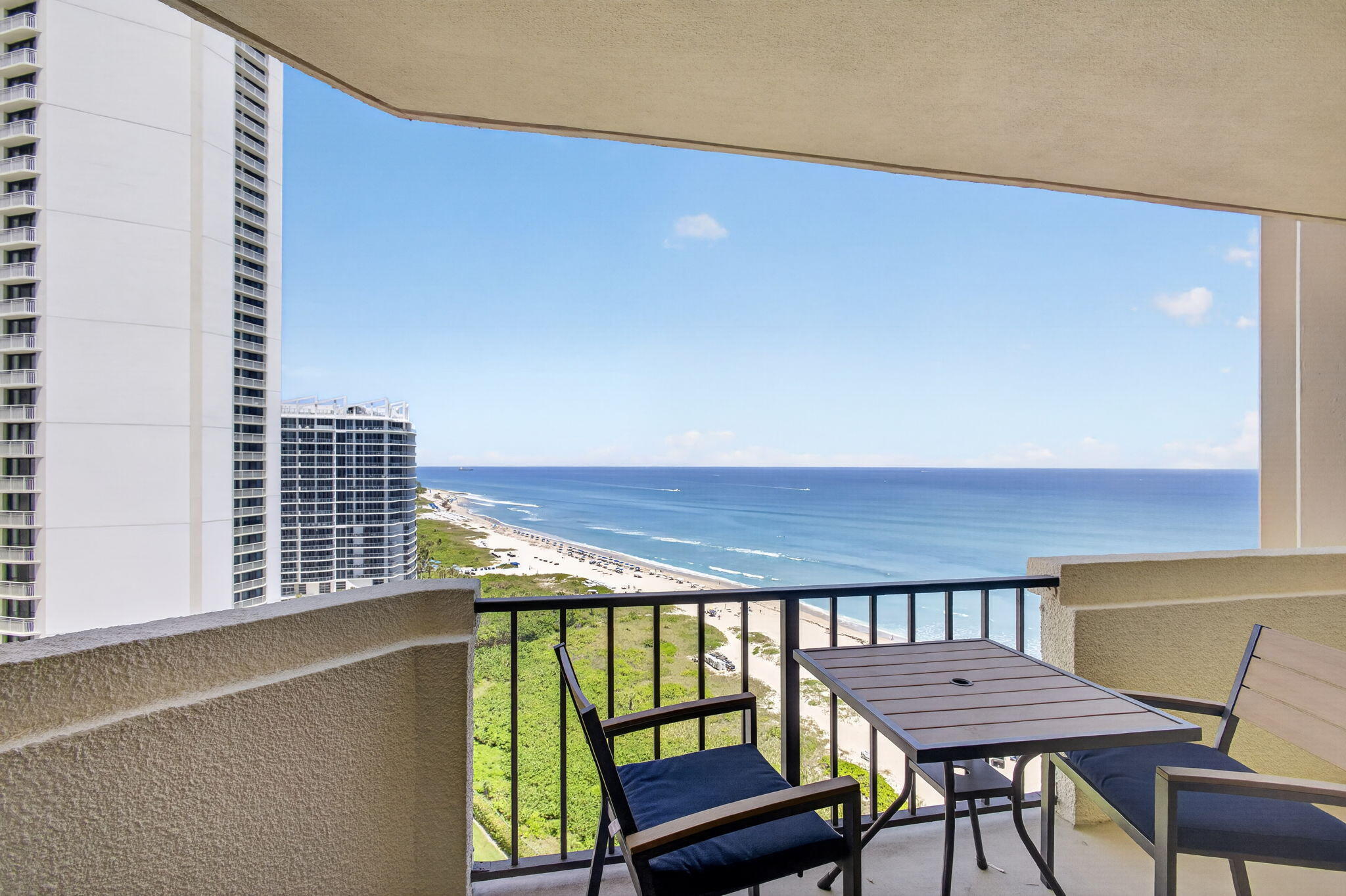 2800 N Ocean Drive A-19c Property Photo 2