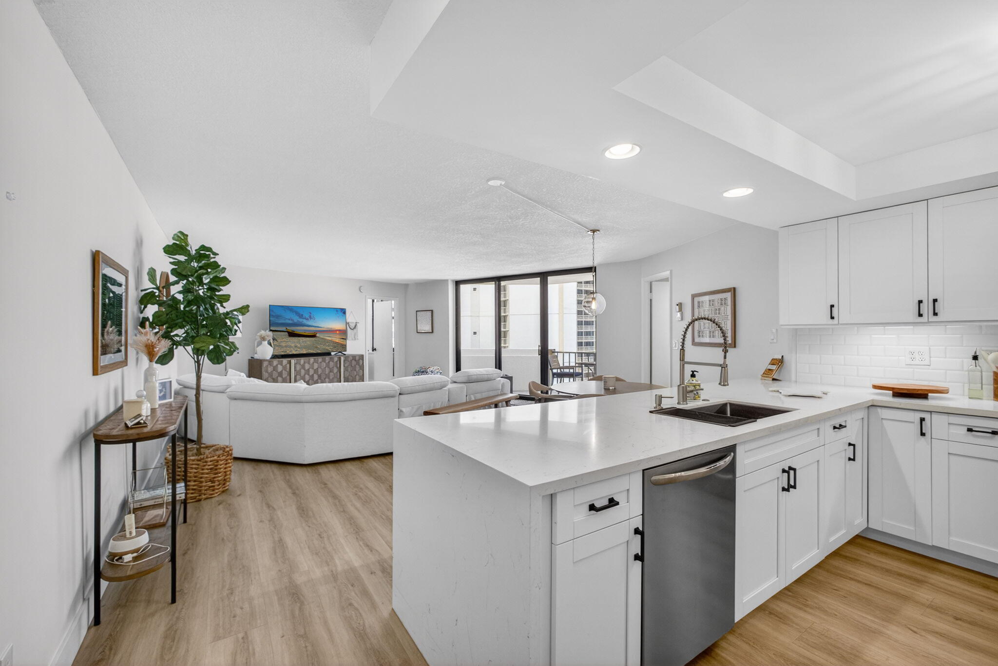 2800 N Ocean Drive A-19c Property Photo 5