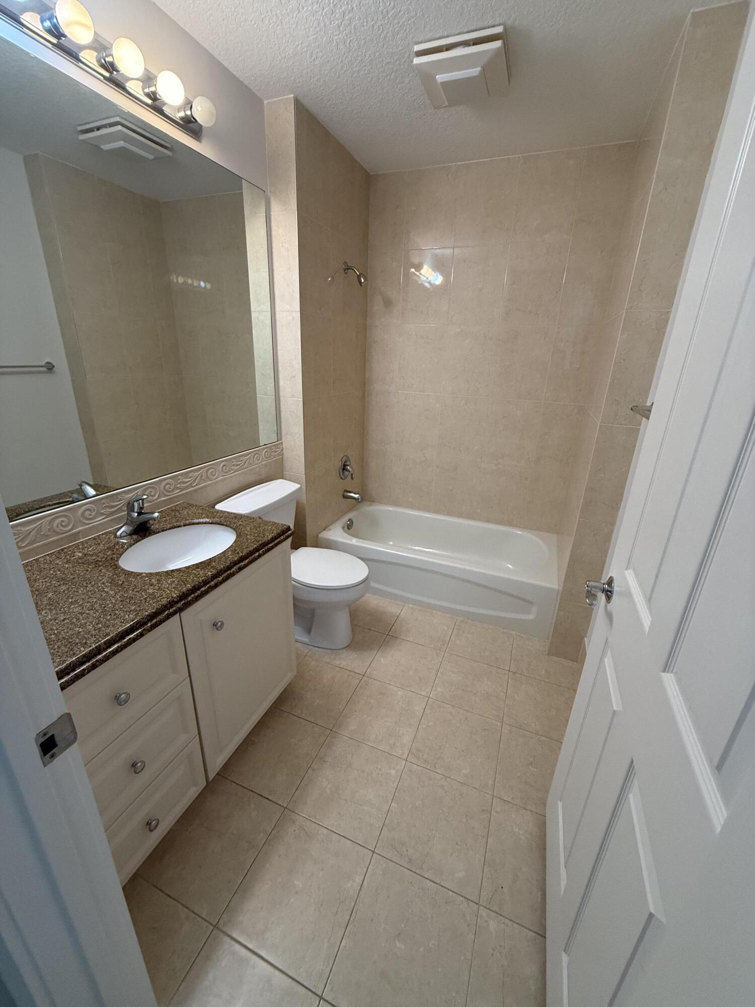 4 Harbour Isle Drive E Unit 204 Property Photo 5