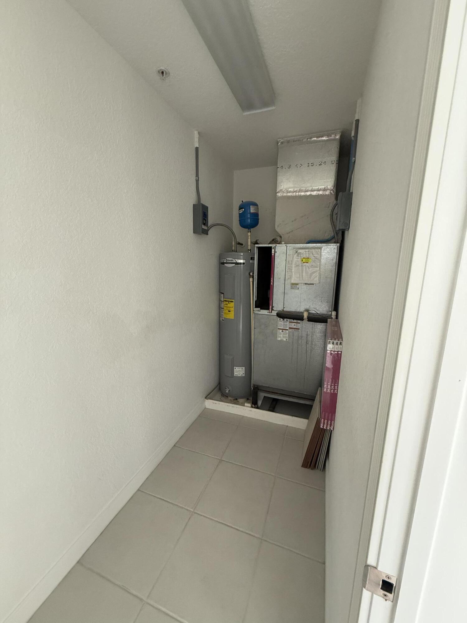 4 Harbour Isle Drive E Unit 204 Property Photo 11
