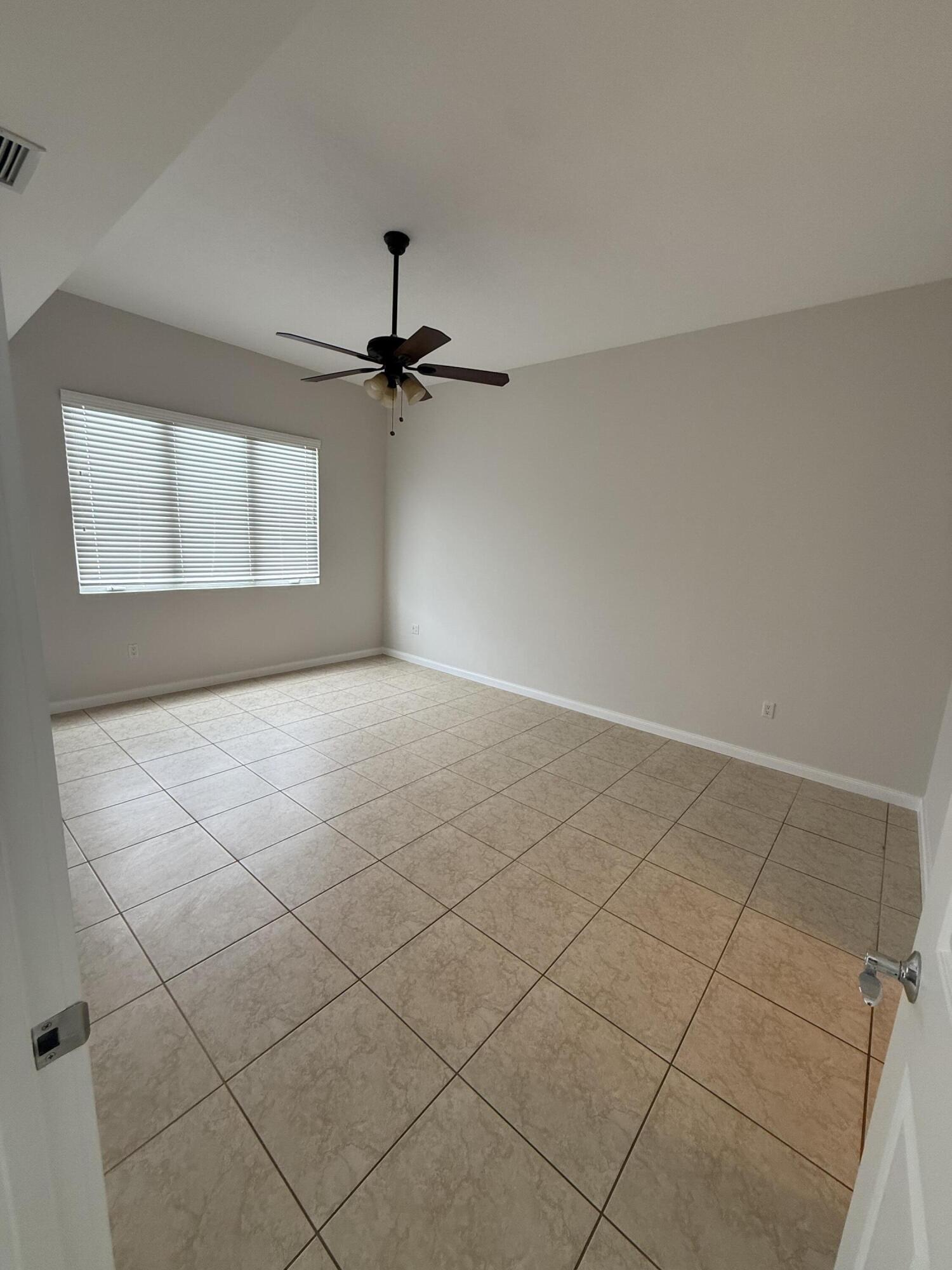 4 Harbour Isle Drive E Unit 204 Property Photo 12