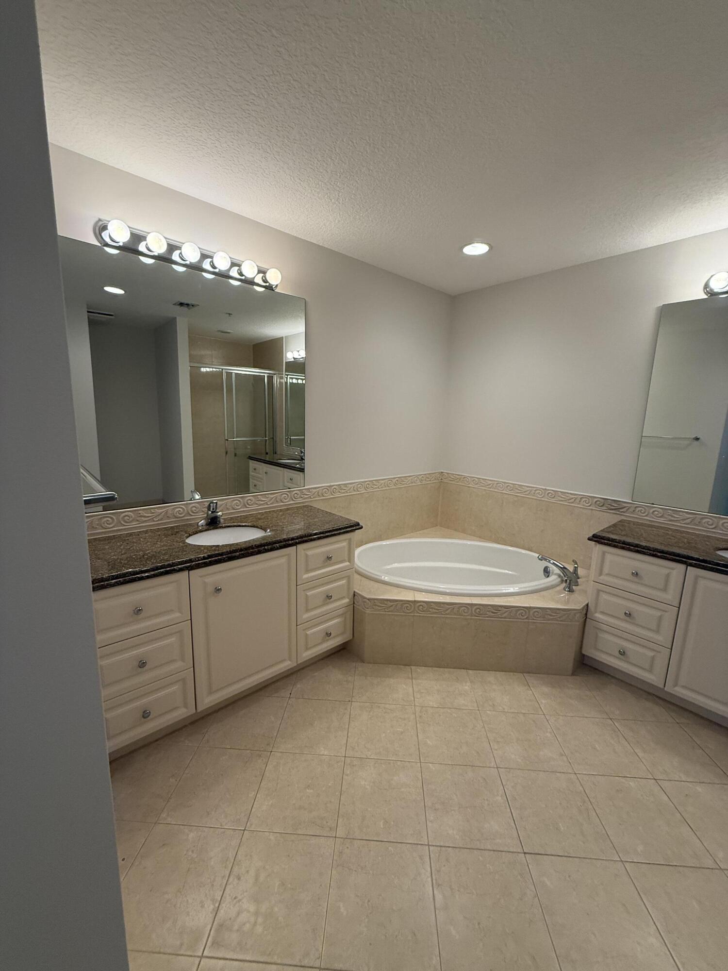 4 Harbour Isle Drive E Unit 204 Property Photo 13