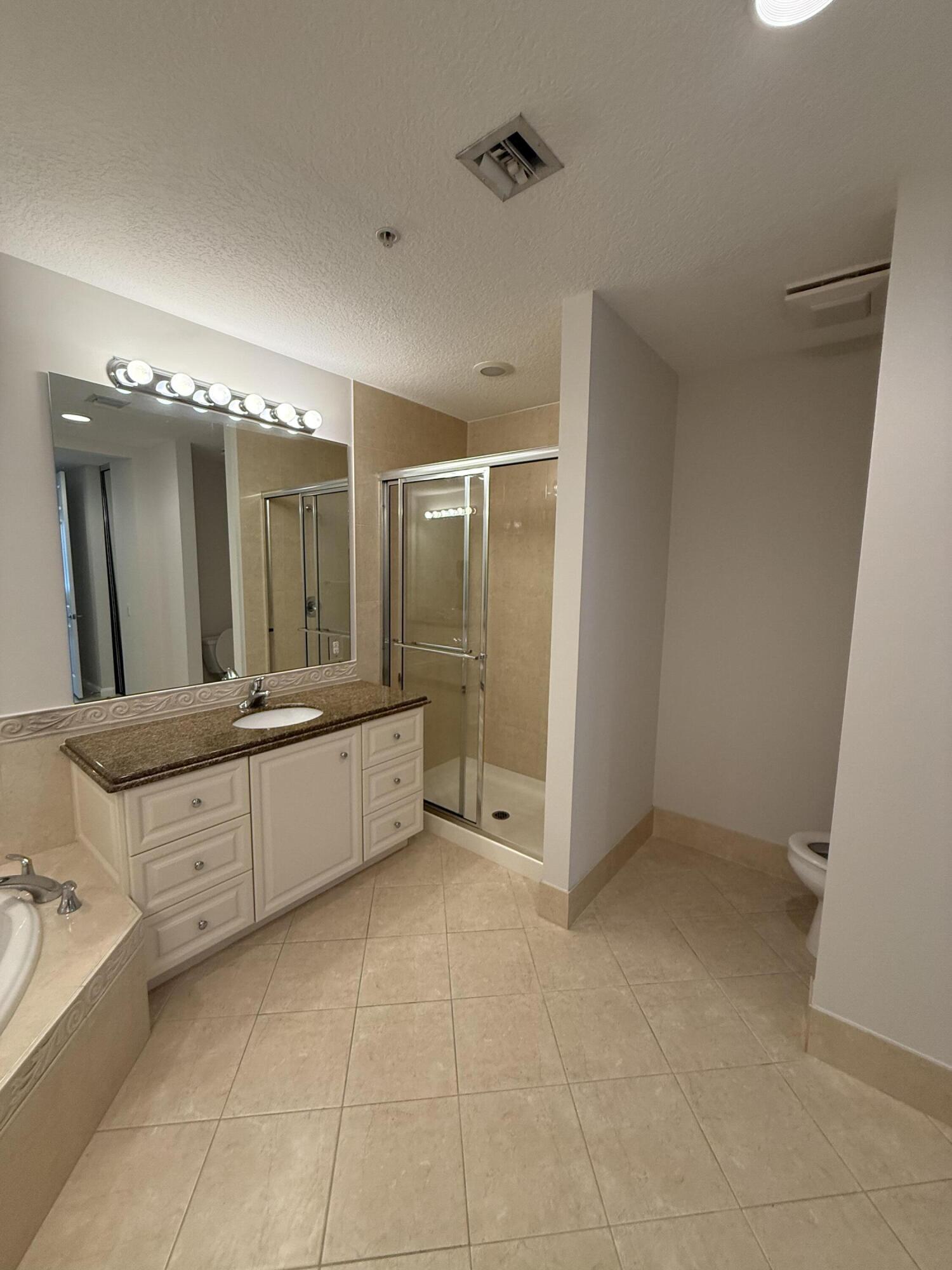 4 Harbour Isle Drive E Unit 204 Property Photo 14