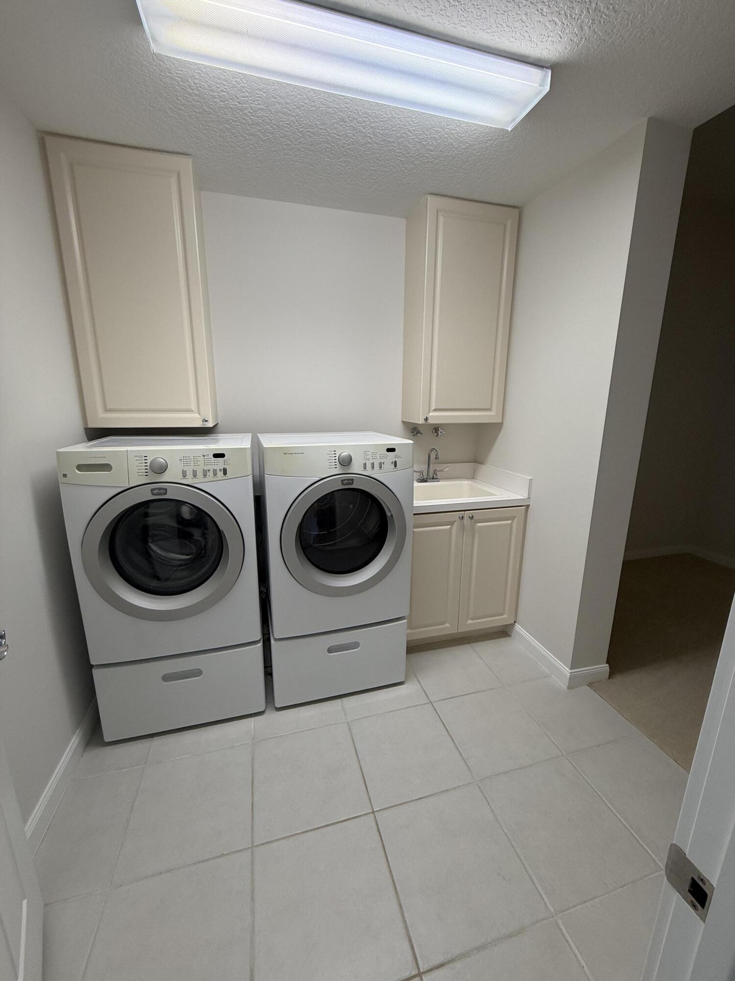 4 Harbour Isle Drive E Unit 204 Property Photo 23