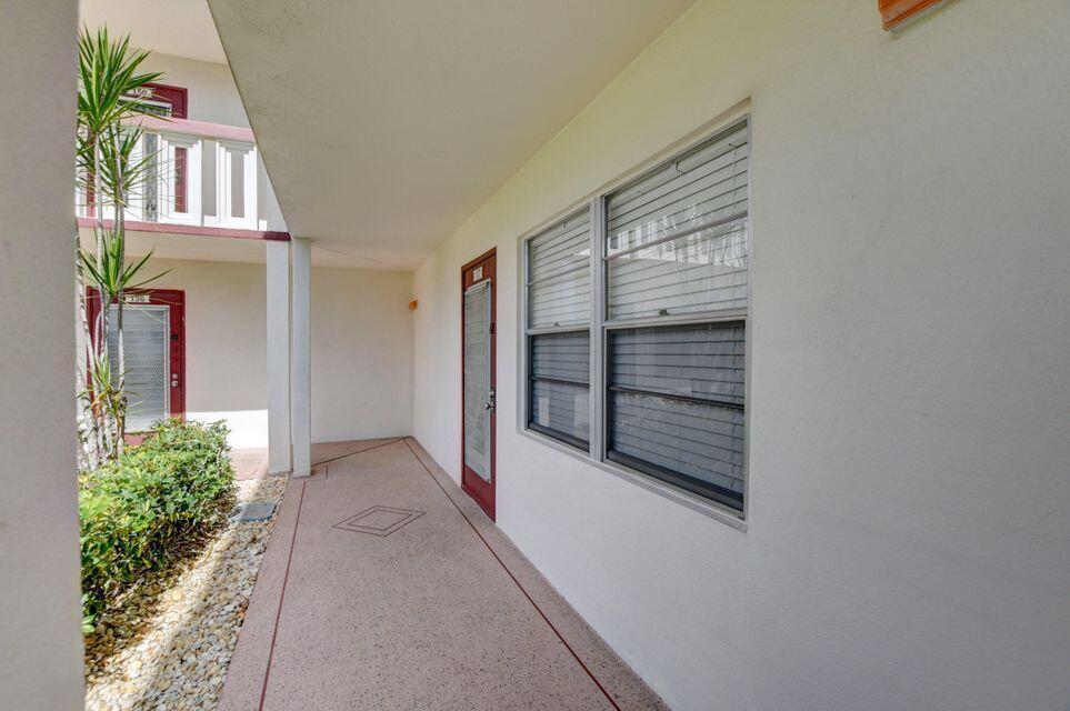 137 Fanshaw D Property Photo 4