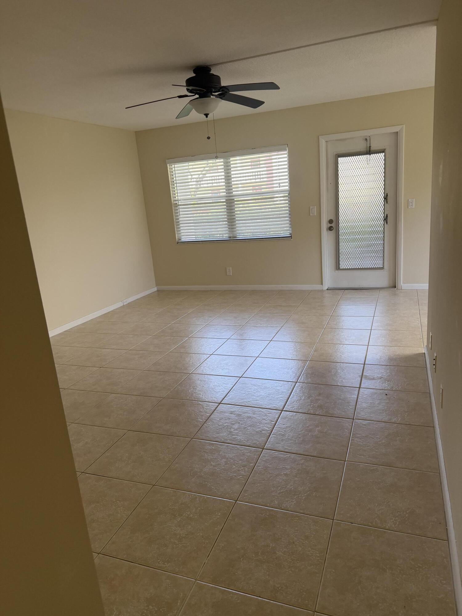 137 Fanshaw D Property Photo 5
