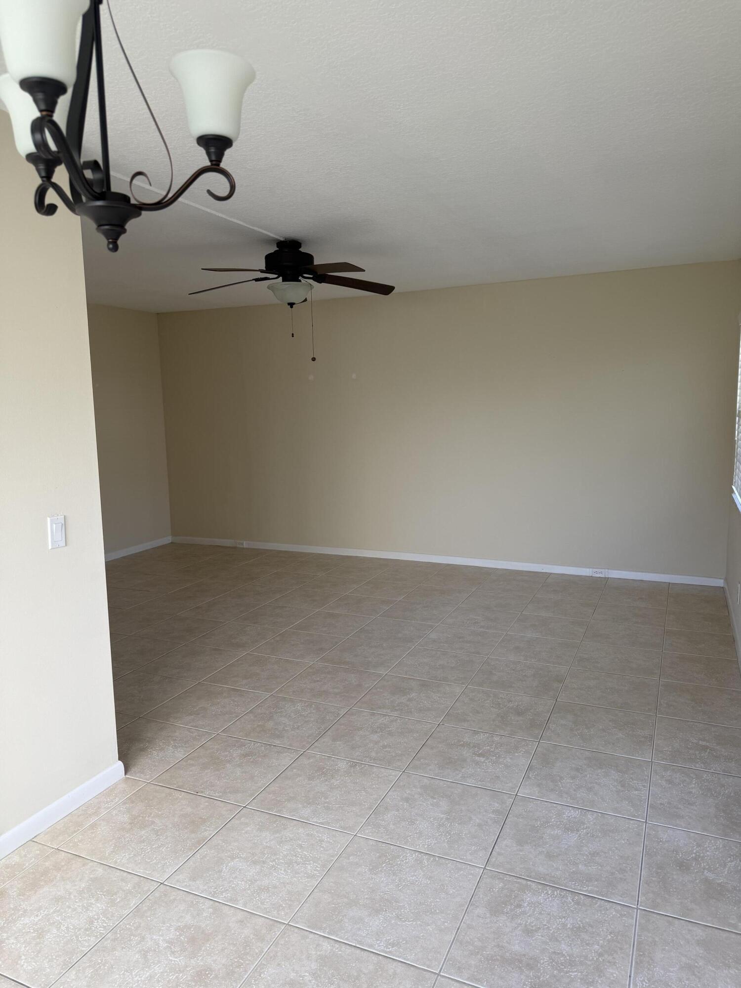 137 Fanshaw D Property Photo 6