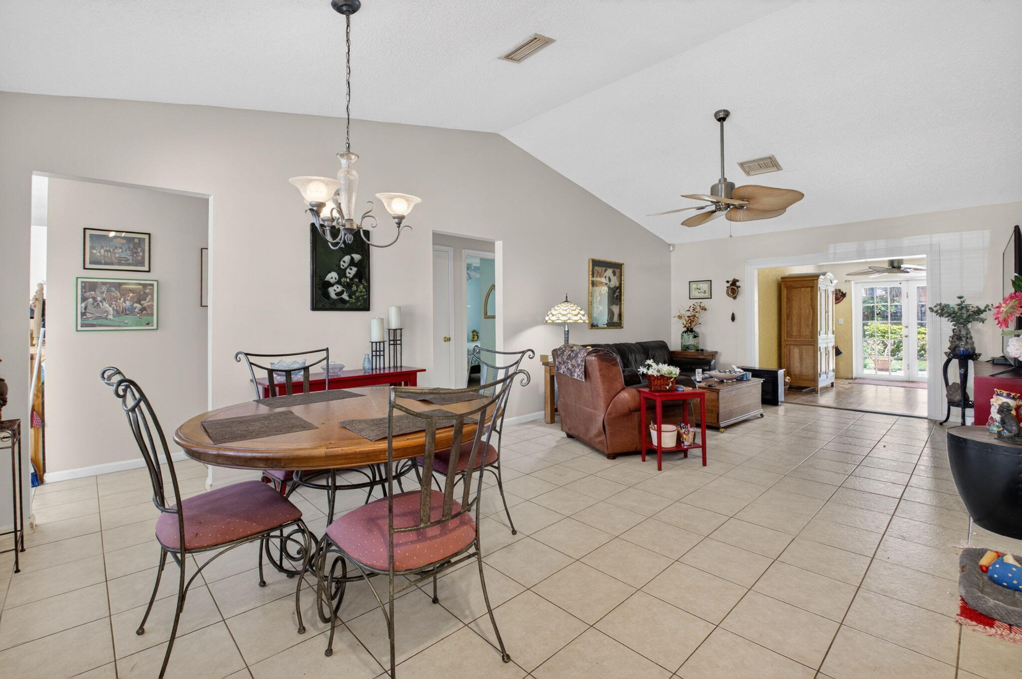 9389 Longmeadow Circle Property Photo 7