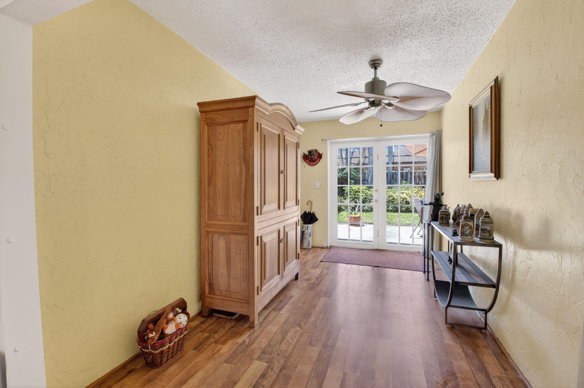 9389 Longmeadow Circle Property Photo 12