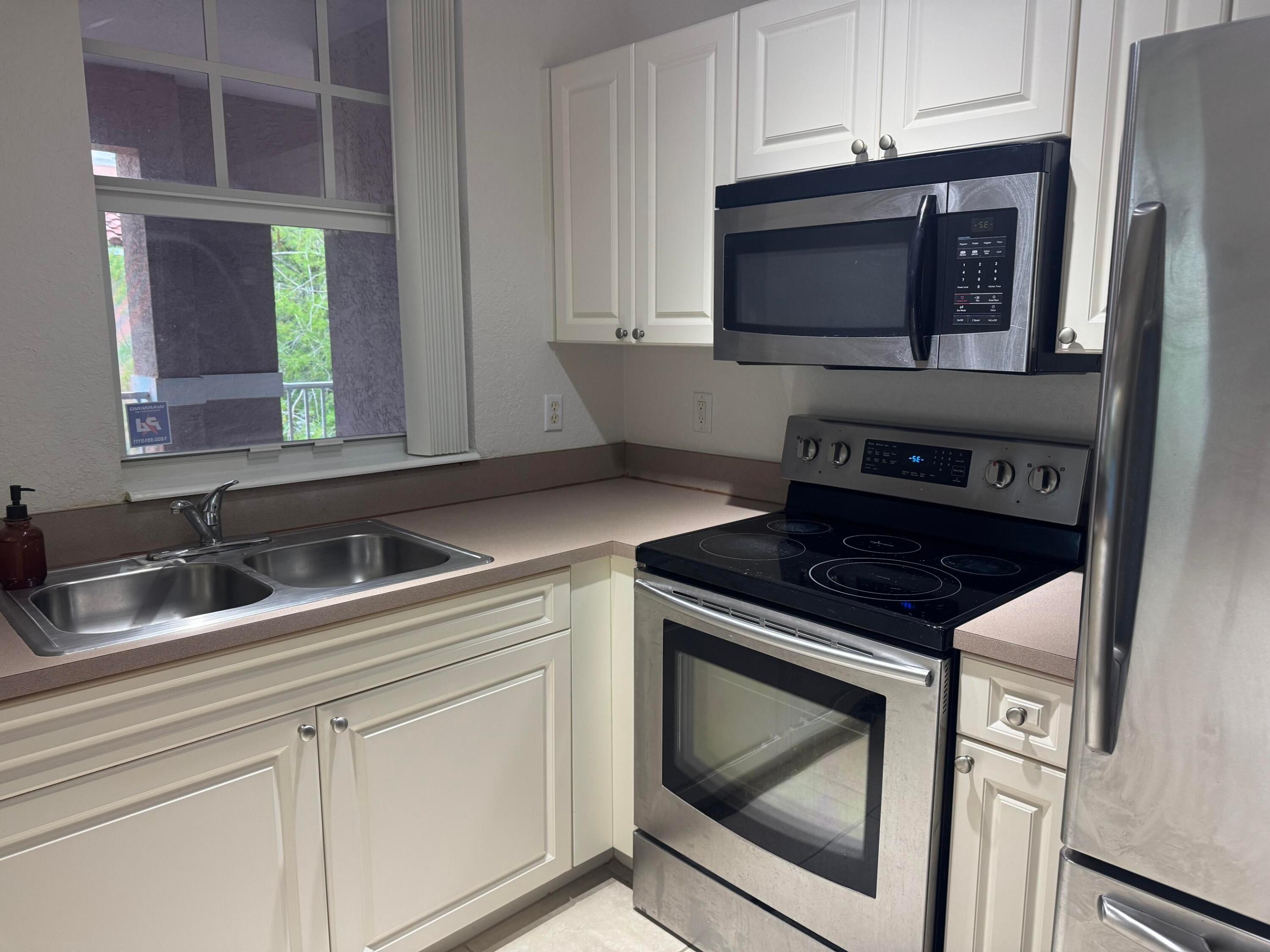 6650 W Sample Road Property Photo 12