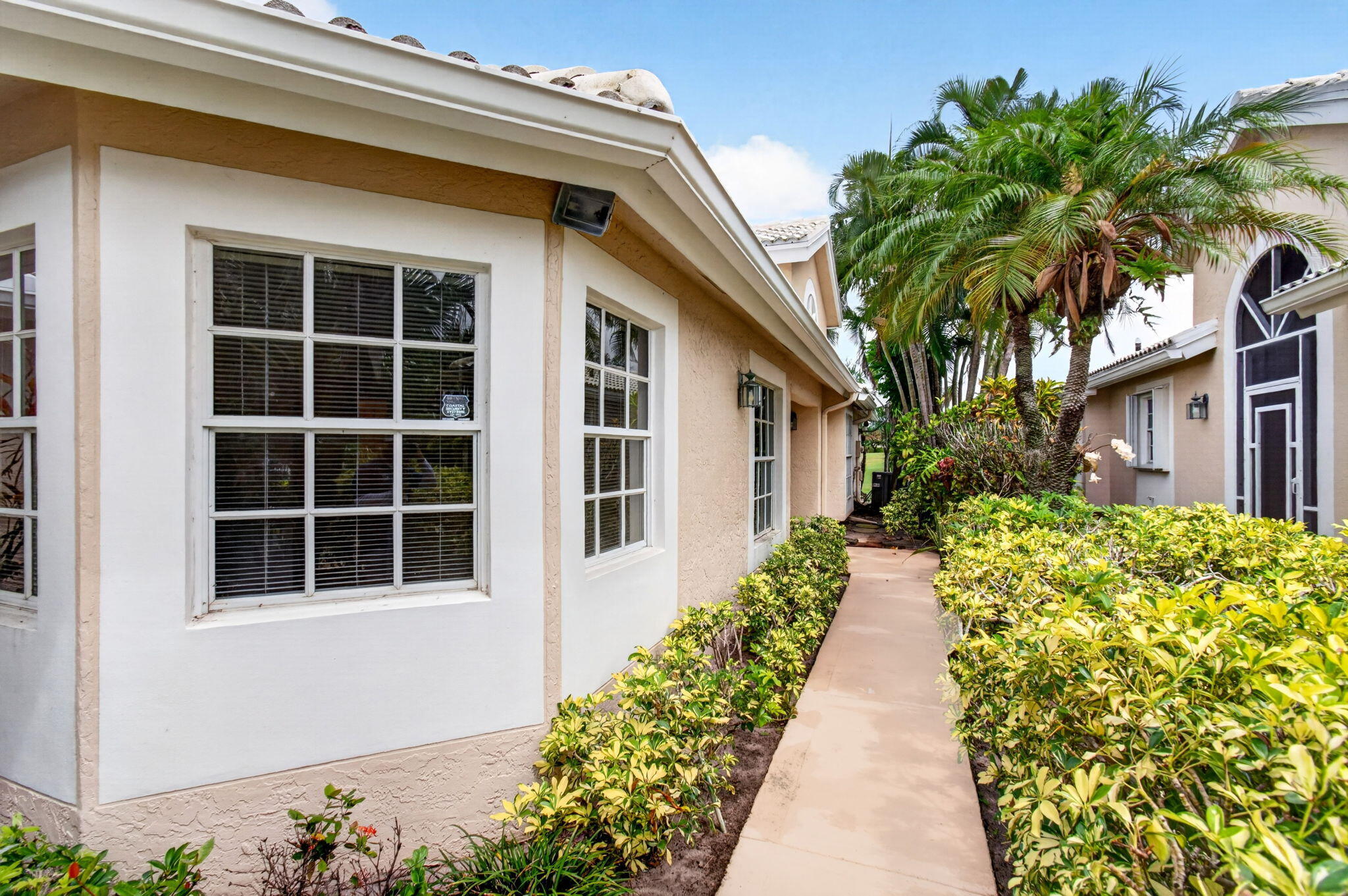 6071 Greenspointe Drive Property Photo 4