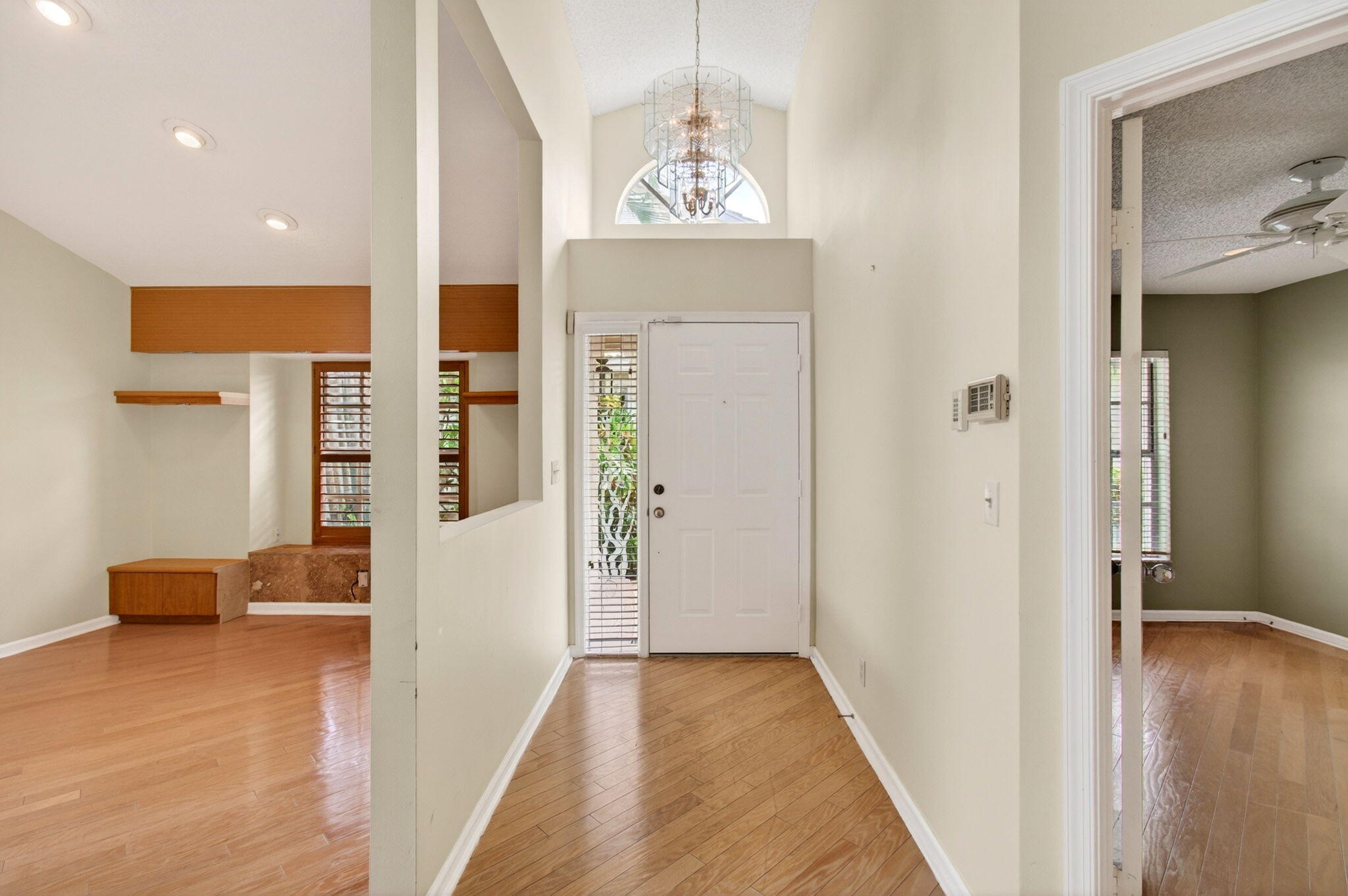 6071 Greenspointe Drive Property Photo 6