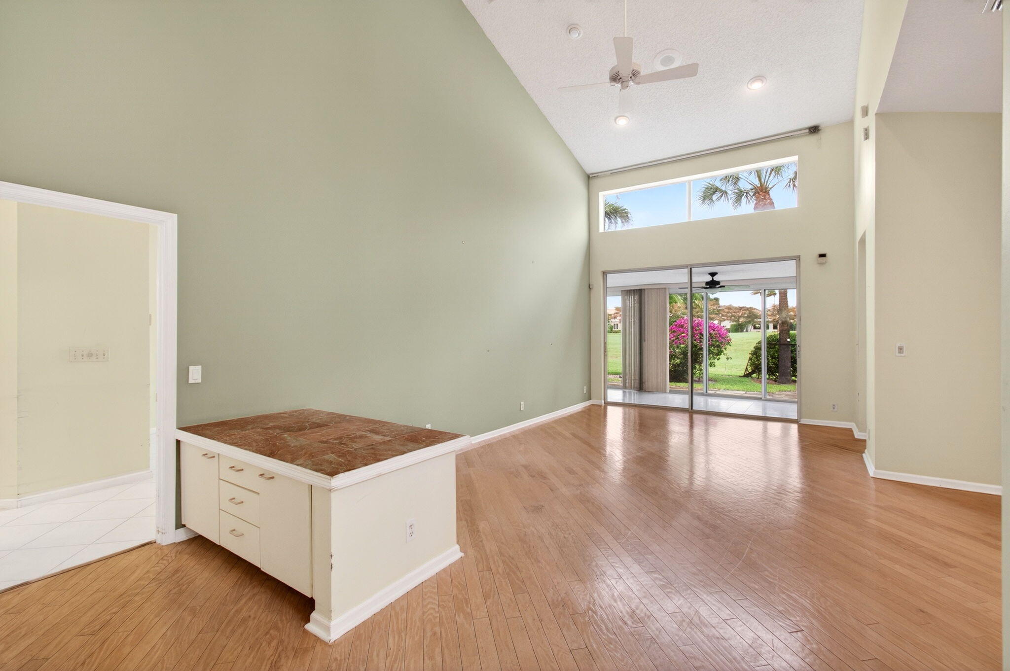 6071 Greenspointe Drive Property Photo 7