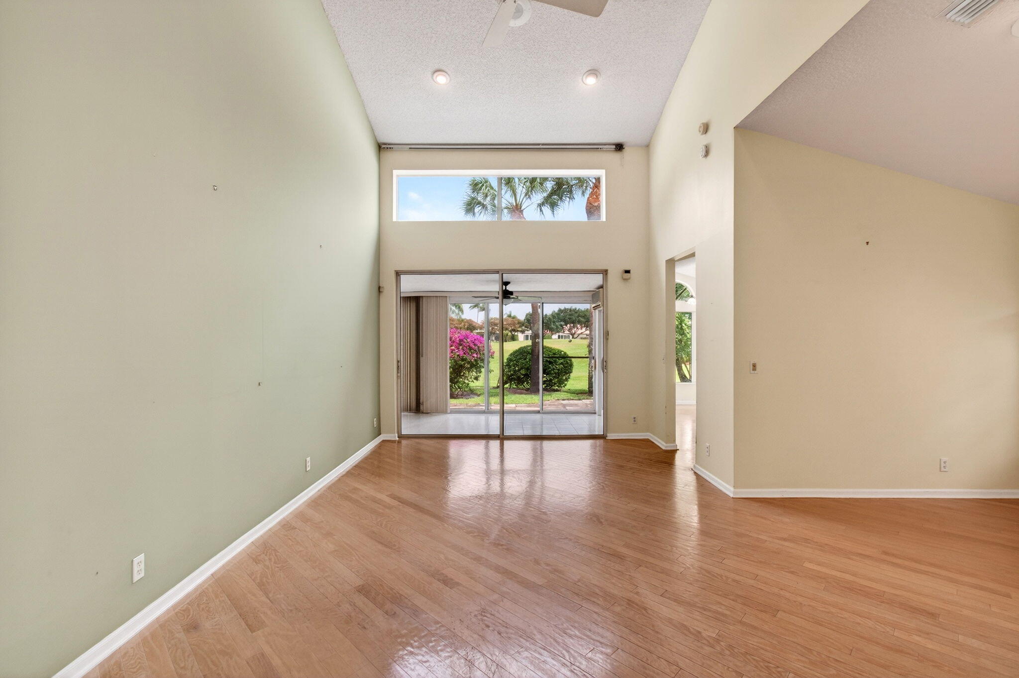 6071 Greenspointe Drive Property Photo 8